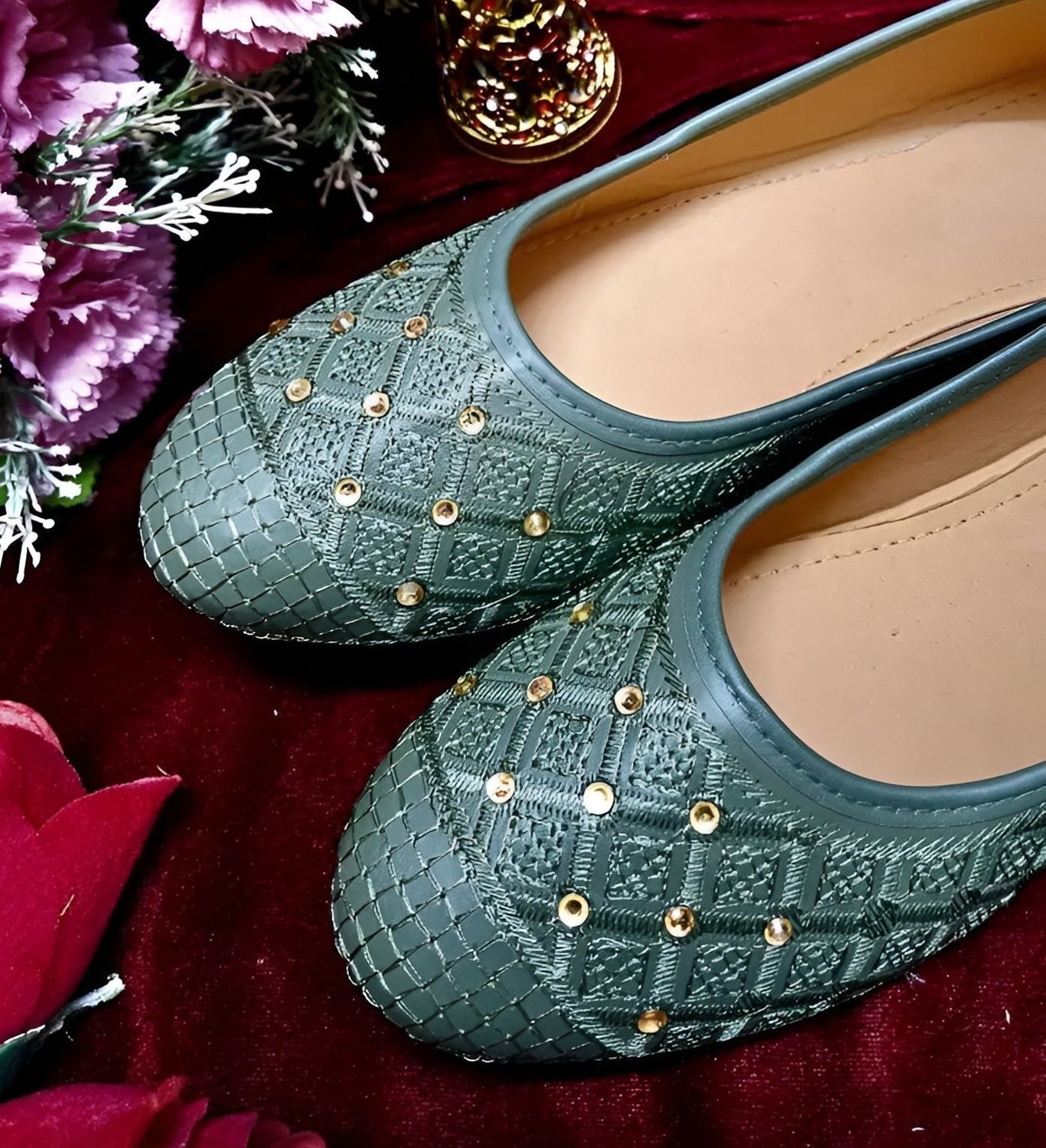 Image of Trendy Feet Women Embroidered Jutti with Rhinestones Embellishments Jutis For Women