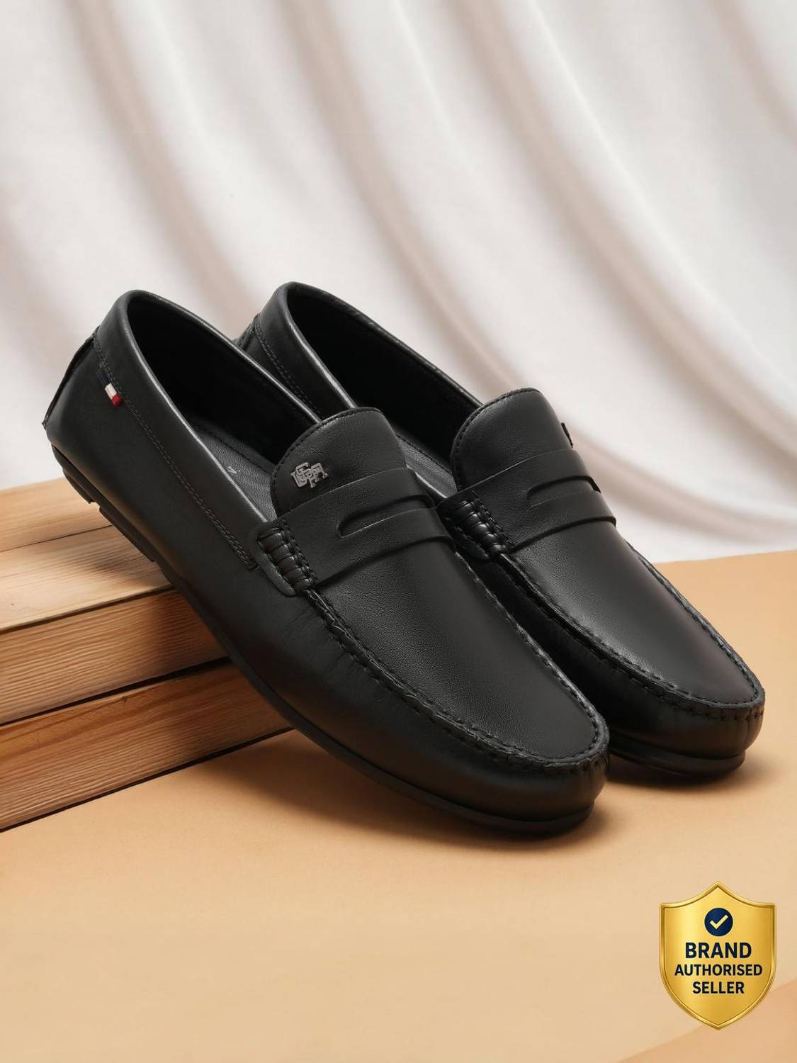 U.S. POLO ASSN. Men Black Loafers - Image 1