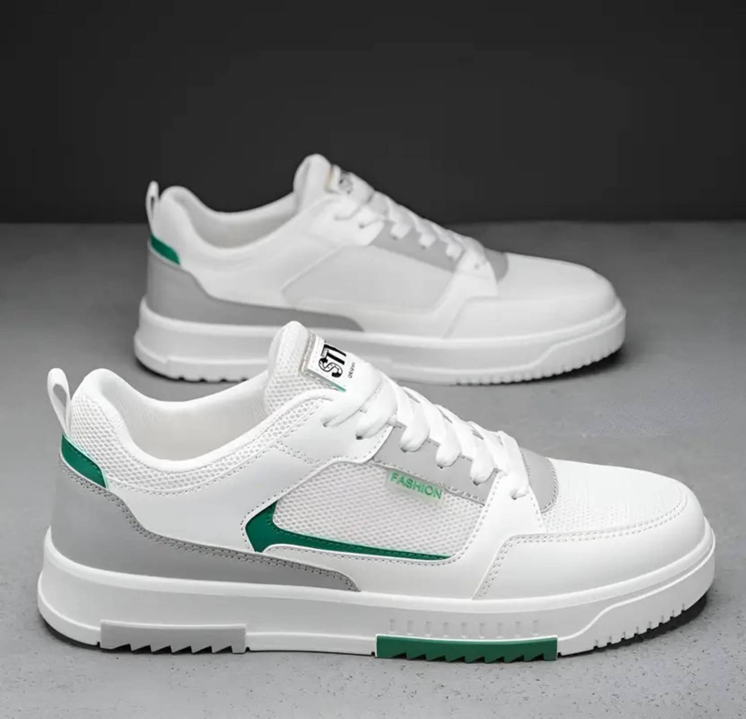 ROASTER Lightweight Stylish Men's Sneakers - Image 1