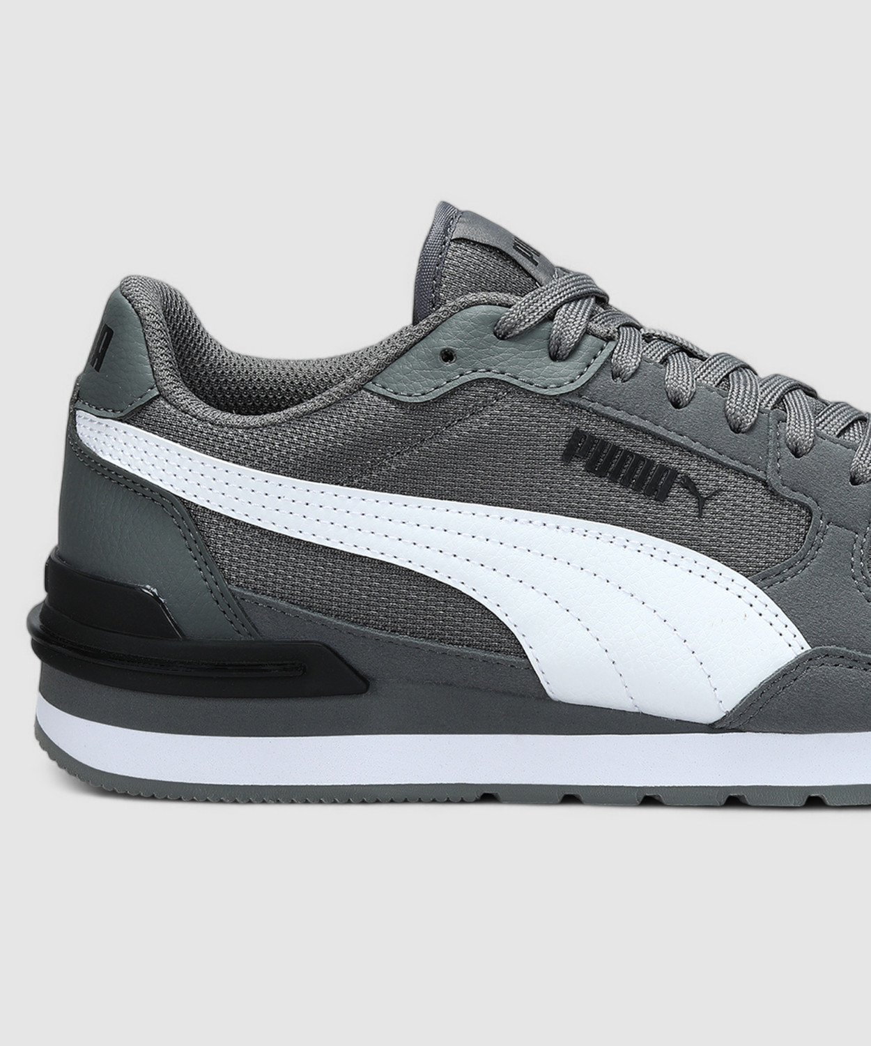 Image of PUMA ST Runner v4 Mesh Sneakers For Men