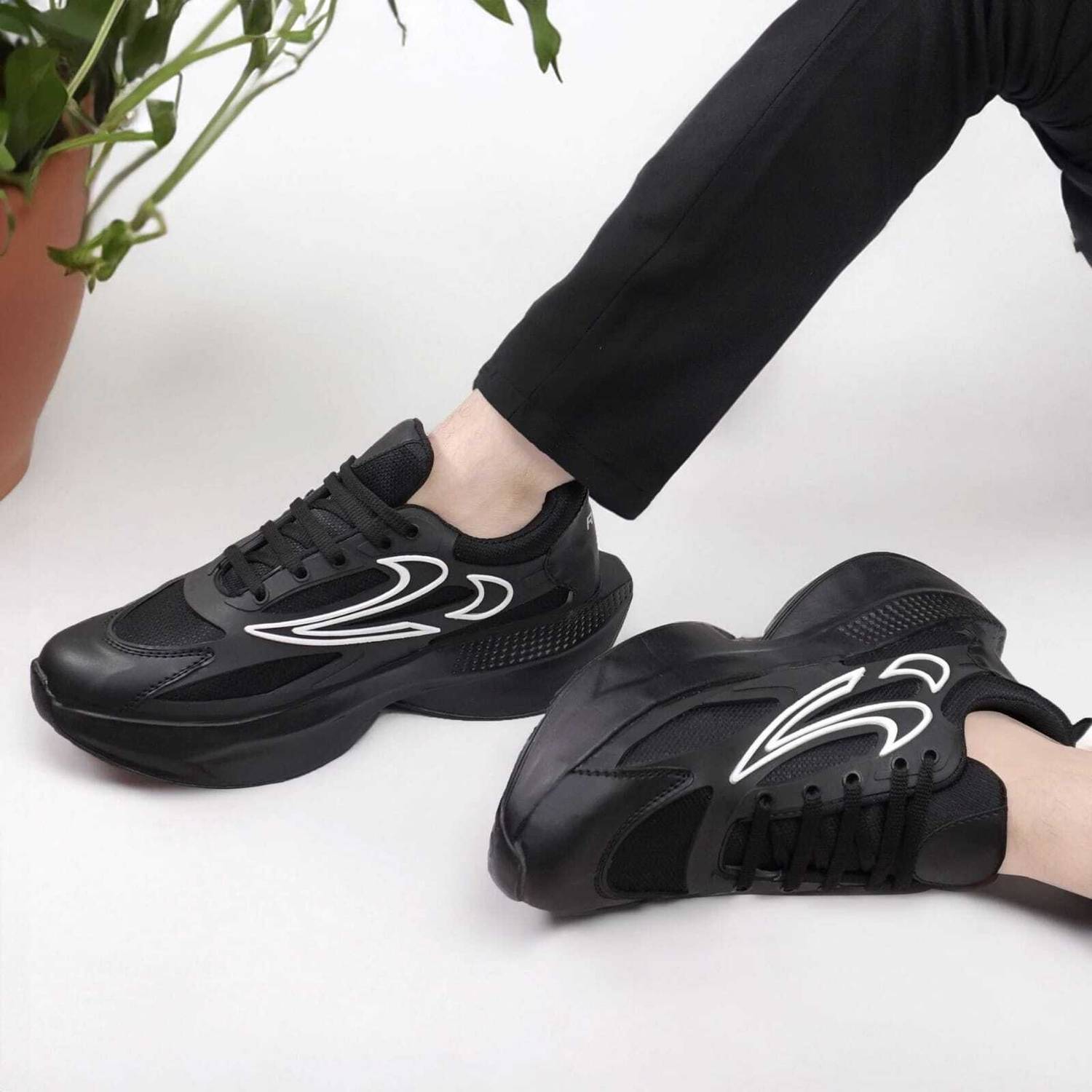 CRAETA Men's Black Sneakers - Image 3