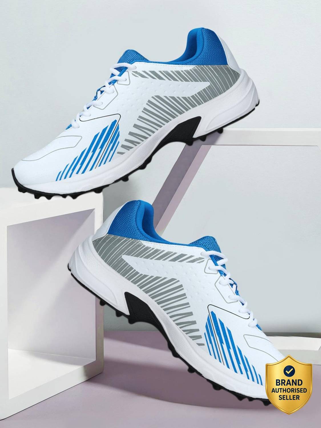 PUMA Cricket Power Shoes for Men (White)