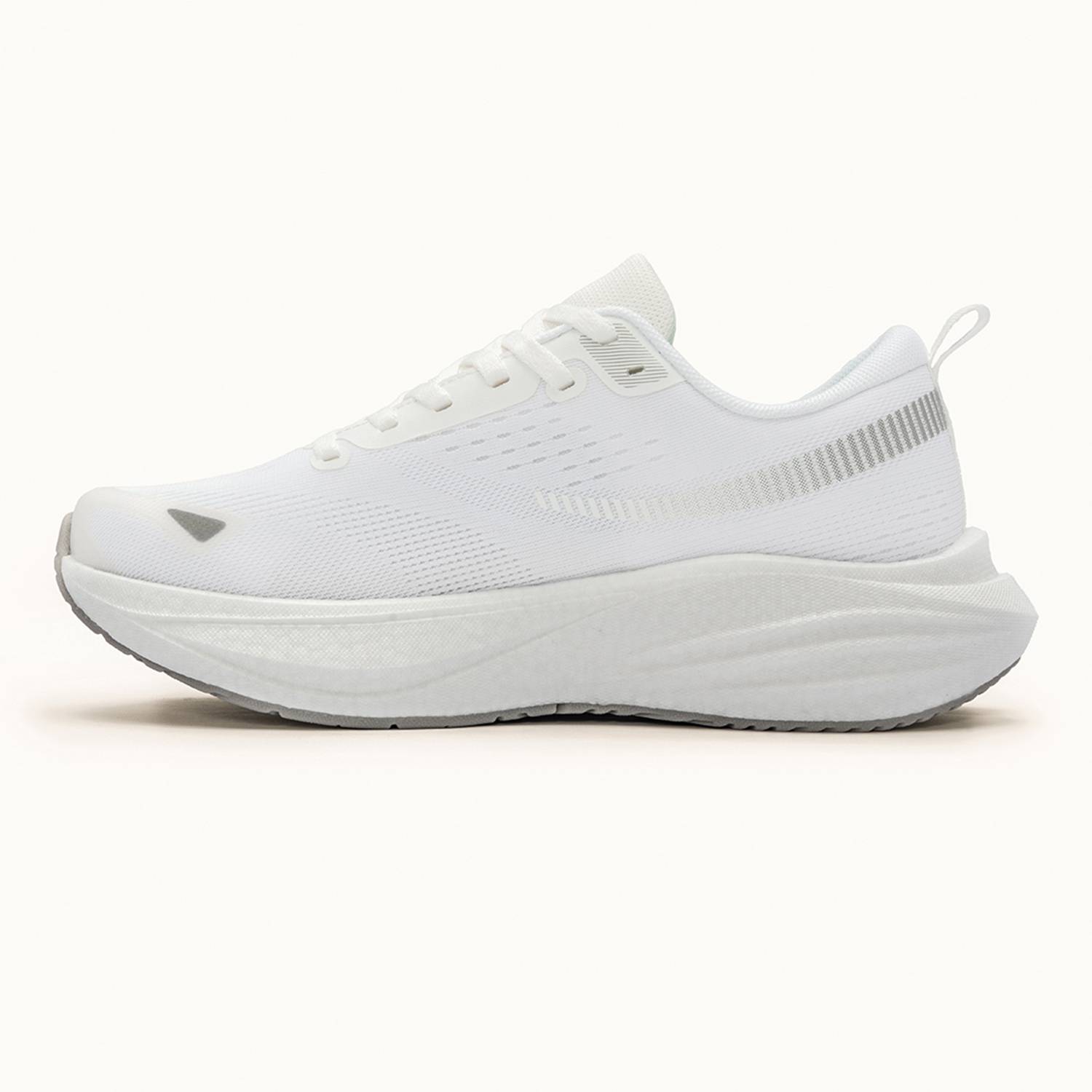 RED TAPE Sports Shoes for Men in White - Image 3