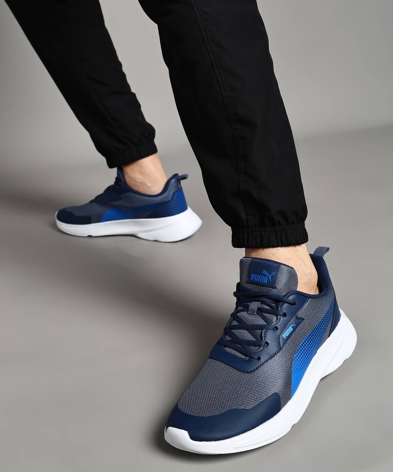 PUMA Voltige V1 Blue Running Shoes - Image 1