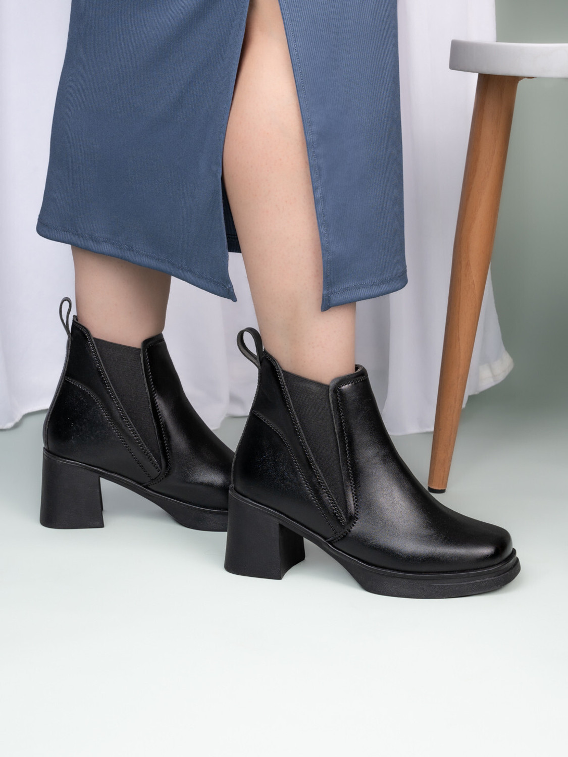 Image of Roadster Roadster Women Black Chelsea Boots Boots For Women