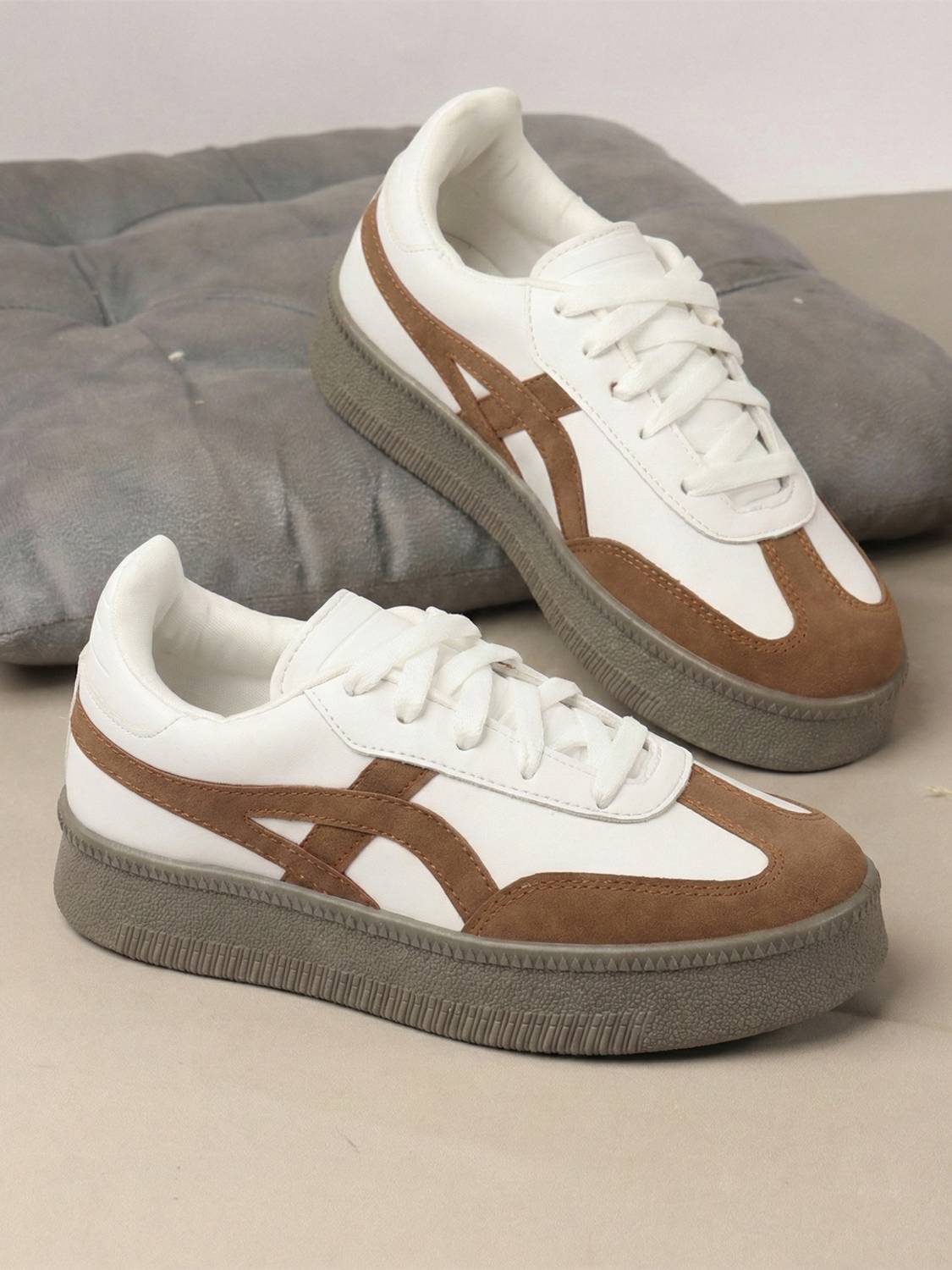 VENDOZ Colorblock Heel Flat Sneakers