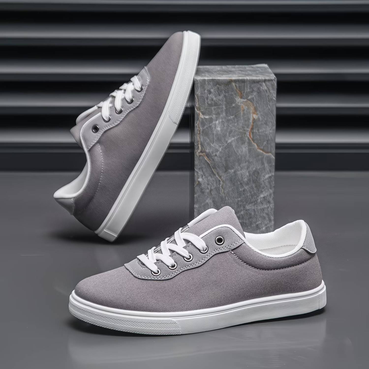 ROASTER Men's Lightweight Canvas Sneakers - Image 1