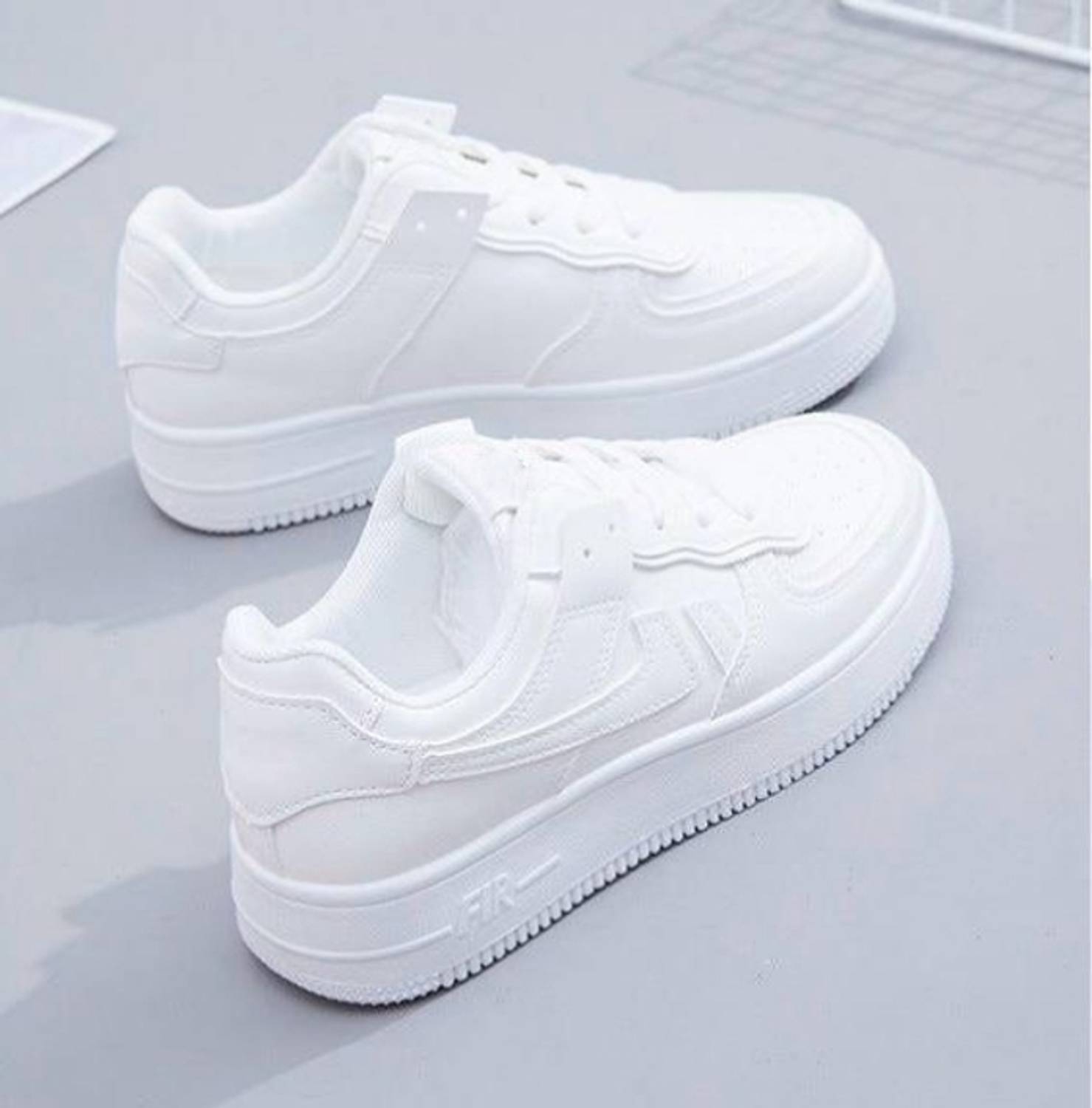 TERRA TRADERS Casual White Sneakers for Men - Image 1