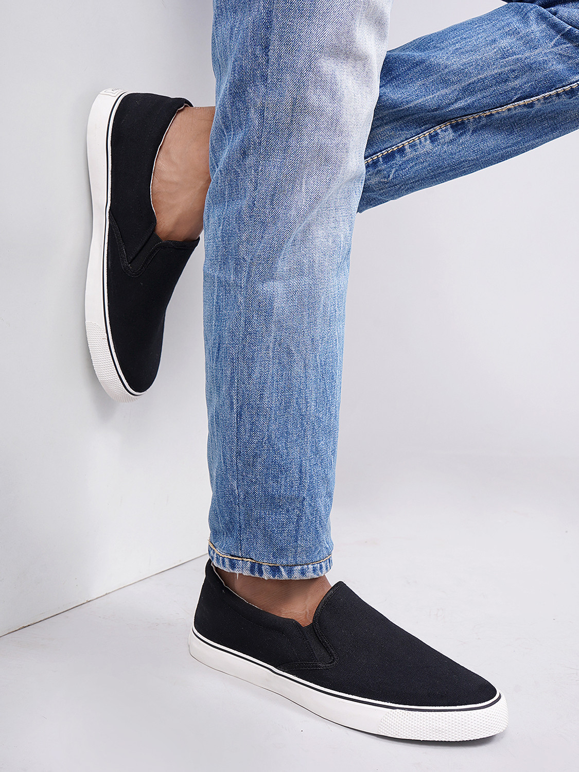 Image of Roadster Sneakers For Men