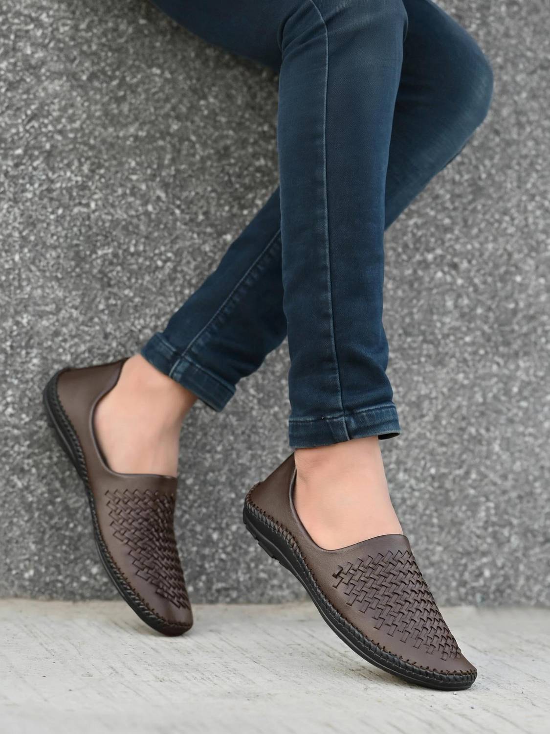 Alvery Style and Comfort: All-in-One Solution with Lightweight Weave Loafer & Moccasin Mojaris For Men