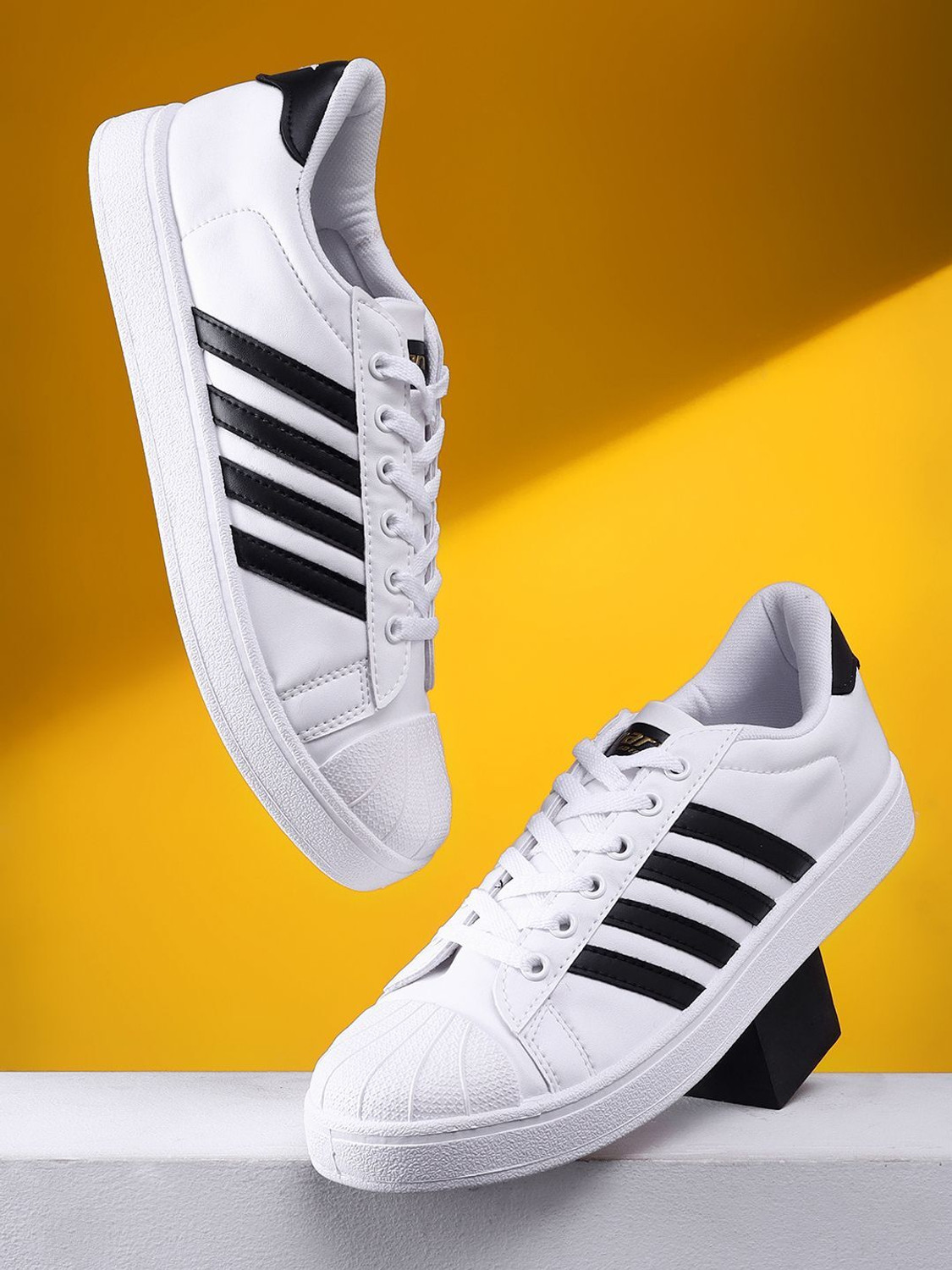 sparx white sneakers flipkart