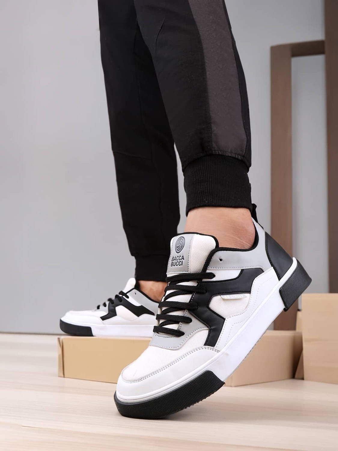 Image of bacca bucci SHARK Low-Top Sneakers For Men