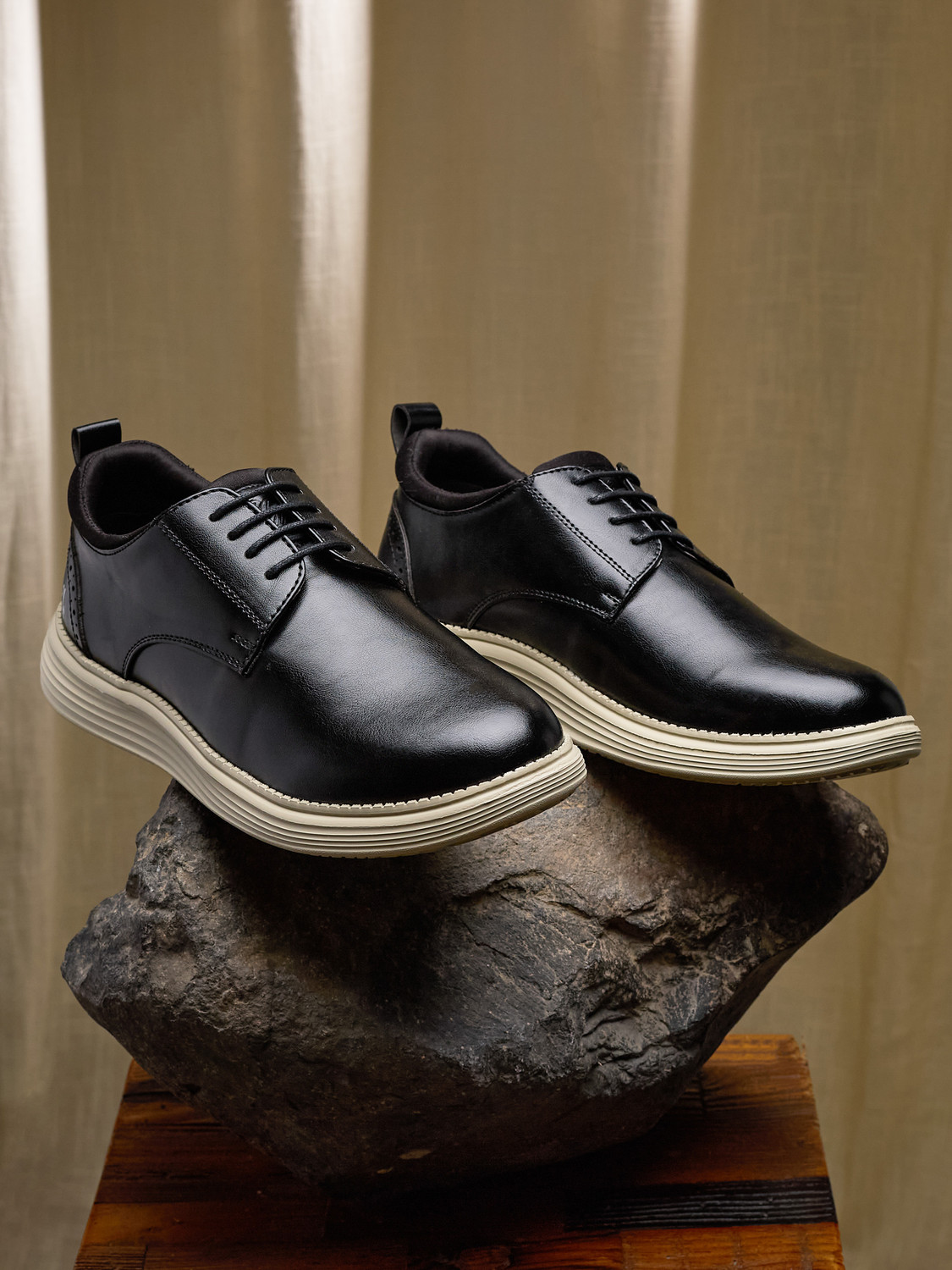 Image of CAMPUS ELAN-20 Sneakers For Men (Black, 9)