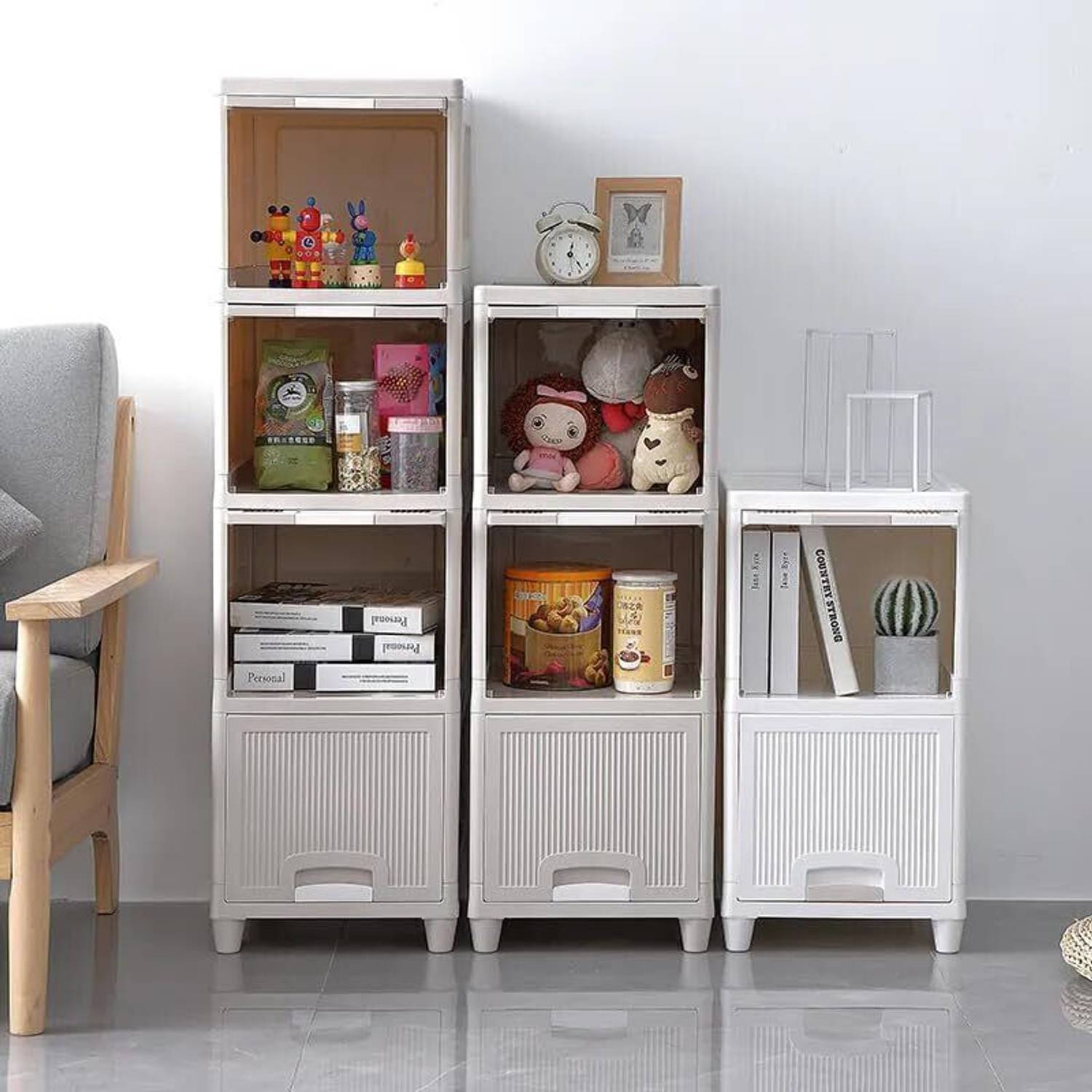 UKRANIEZ 4 Compartment White Plastic Floor Mount - Image 1