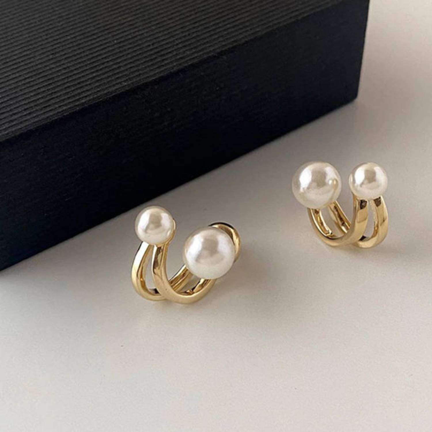 ARyee Geometric Korean Fashion Gold Plated Pearl Earring Stud for women_DEM123 Metal Stud Earring