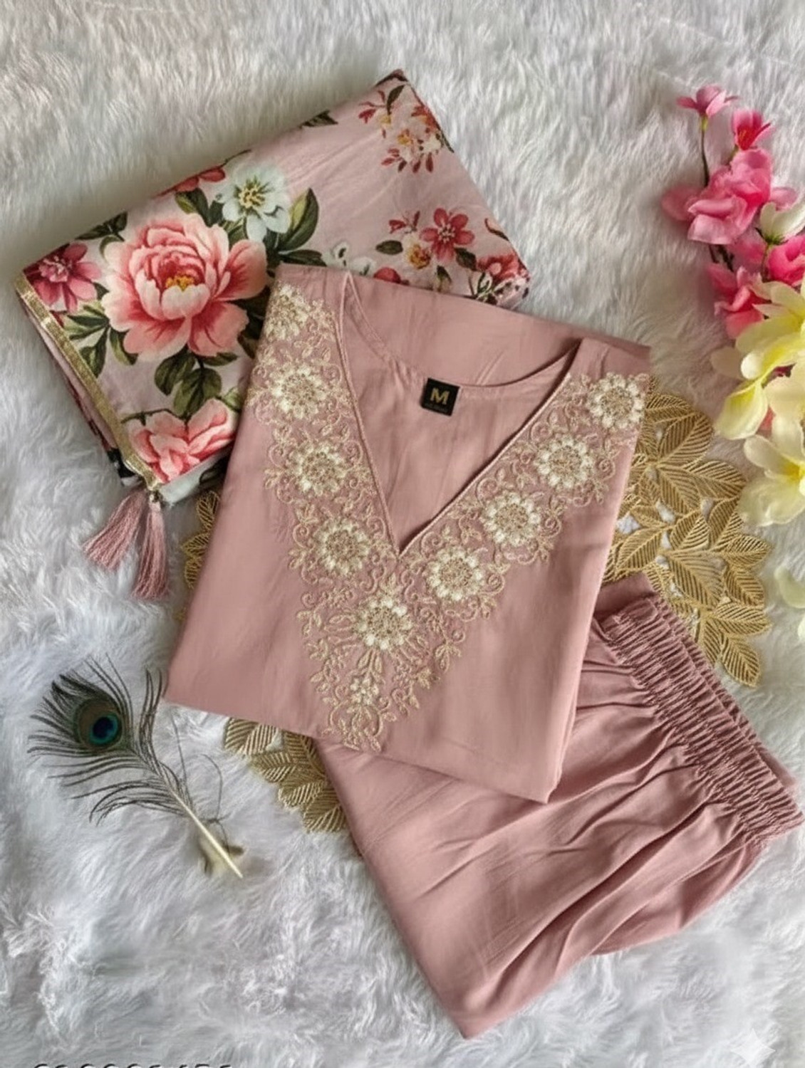 Image of MEERAVYAENTERPRISE Women Kurta Pant Dupatta Set