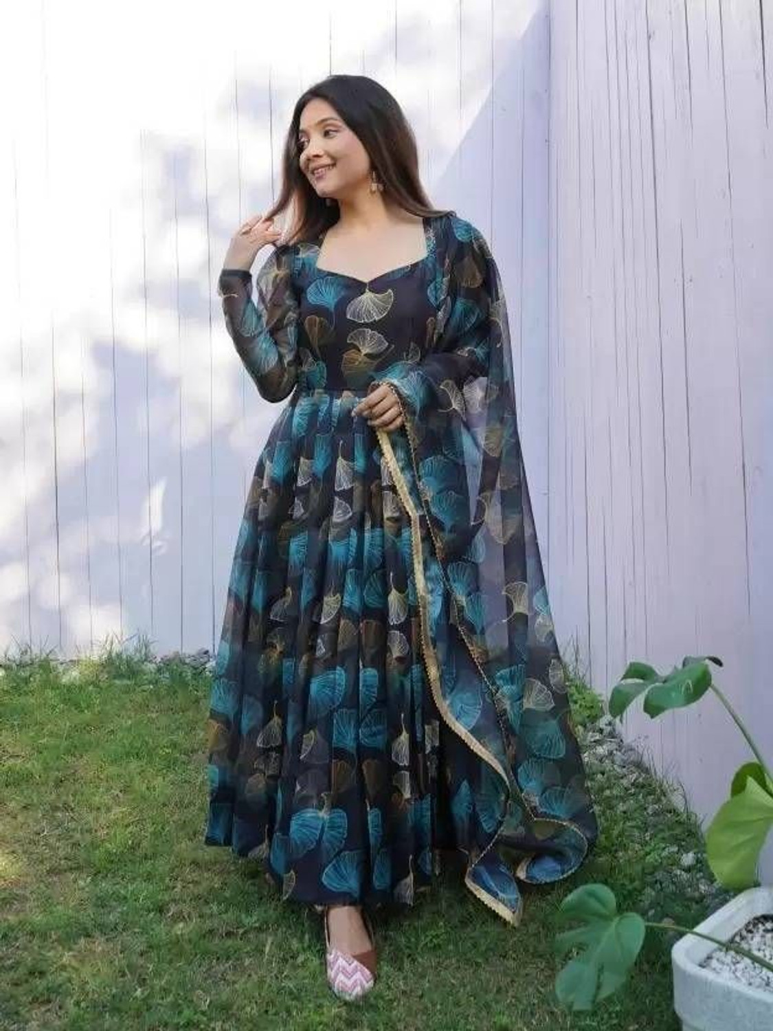 Image of SHISHKALA Women Kurta and Dupatta Set