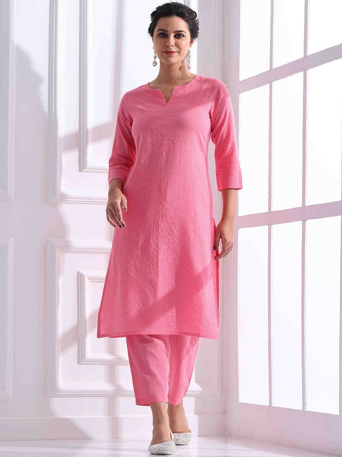 Ankhnoor Women Striped Straight Kurta