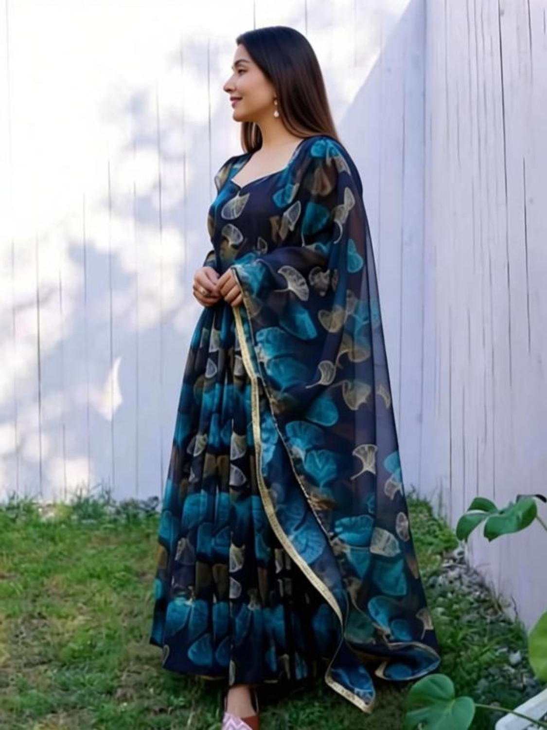 Image of SHISHKALA Women Kurta and Dupatta Set