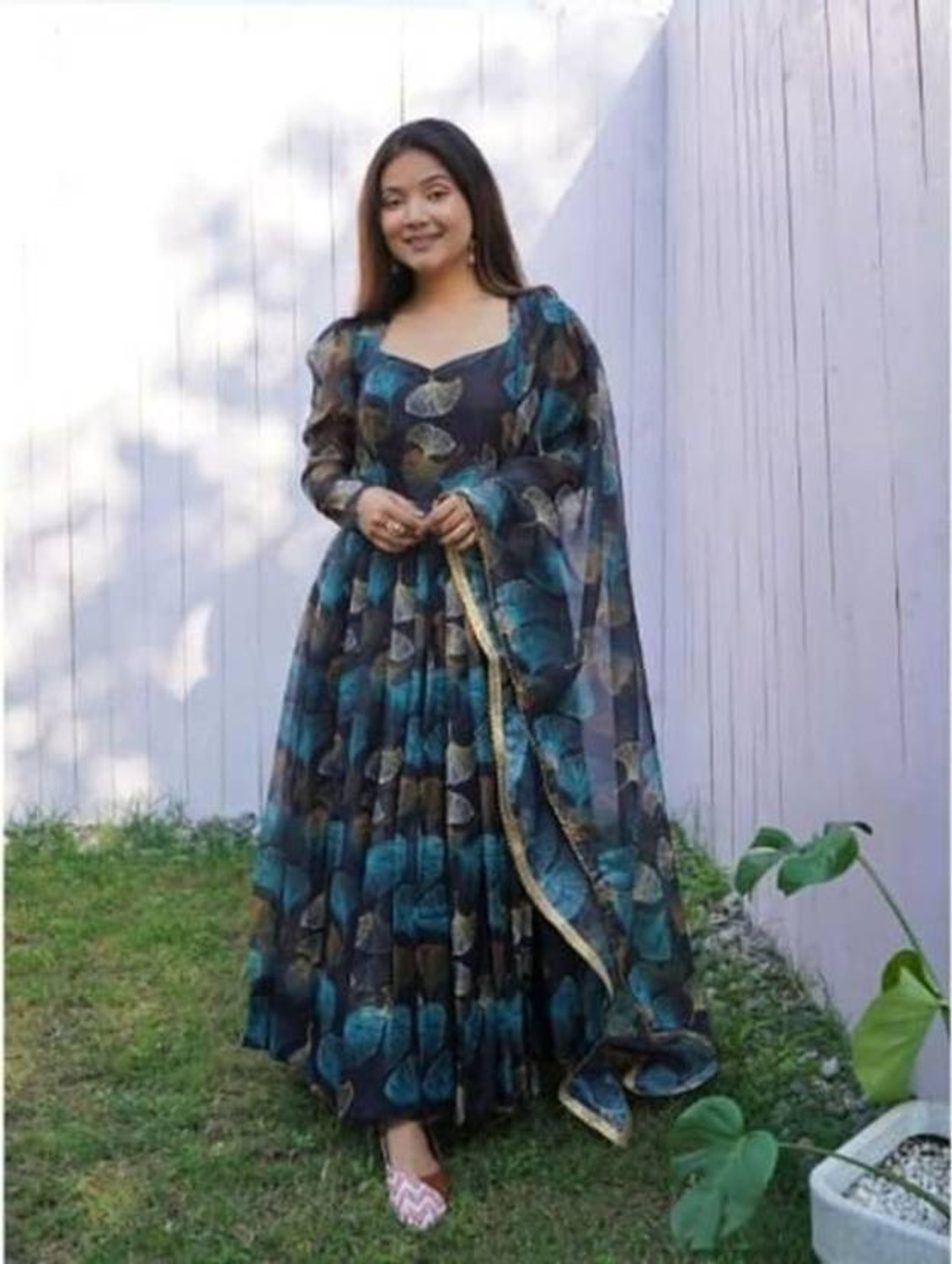 Image of SHISHKALA Women Kurta and Dupatta Set