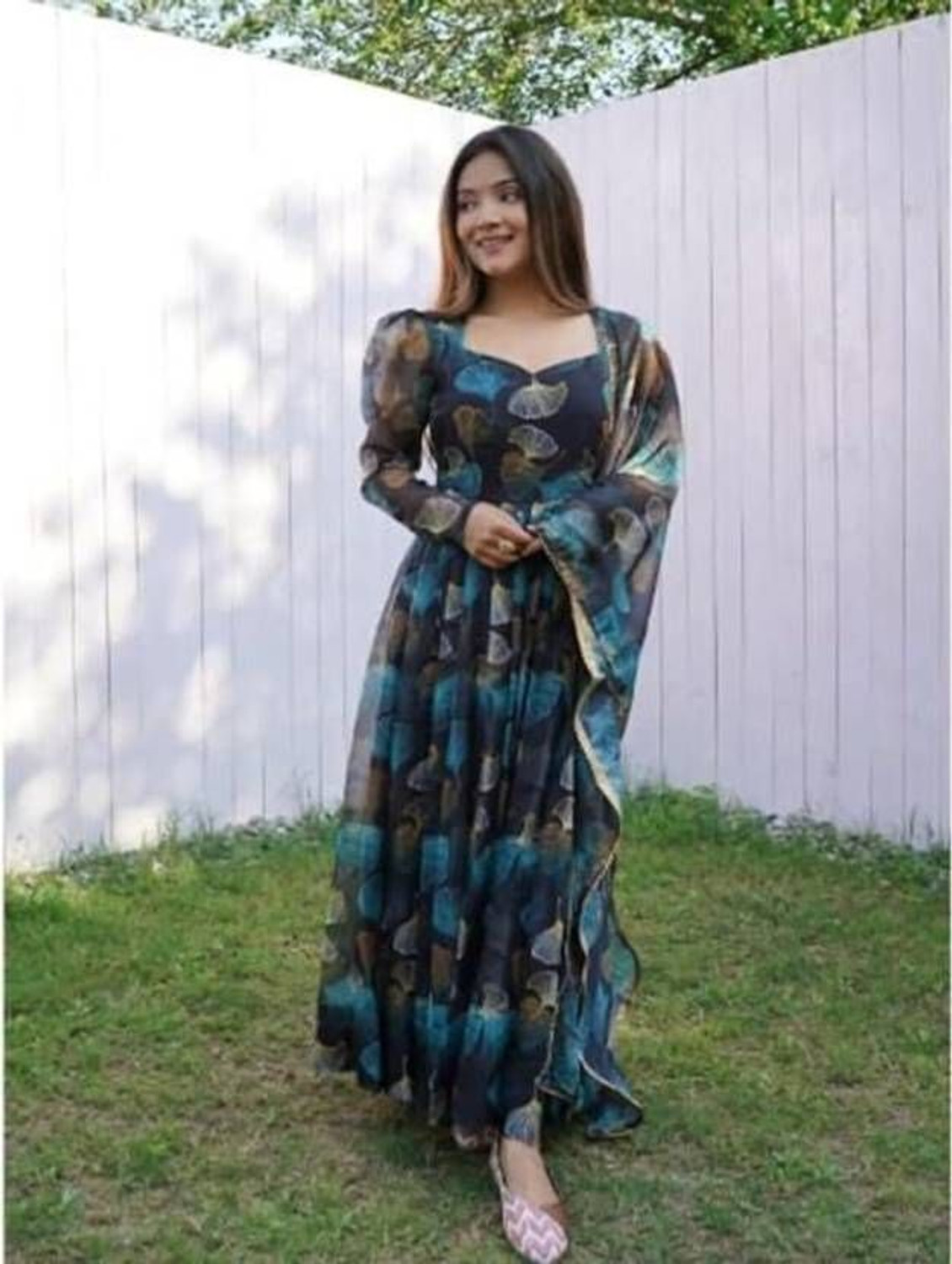 Image of SHISHKALA Women Kurta and Dupatta Set