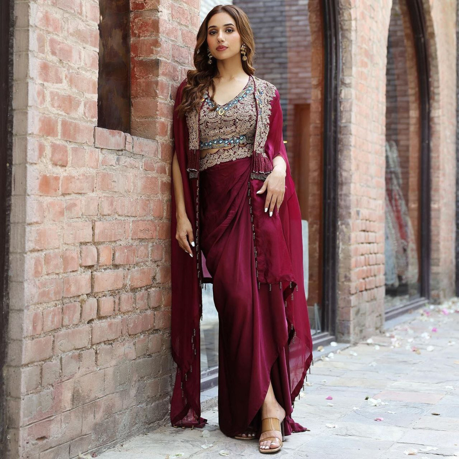 Image of NILORMYFASHION Women Crop Top Skirt Cape Set