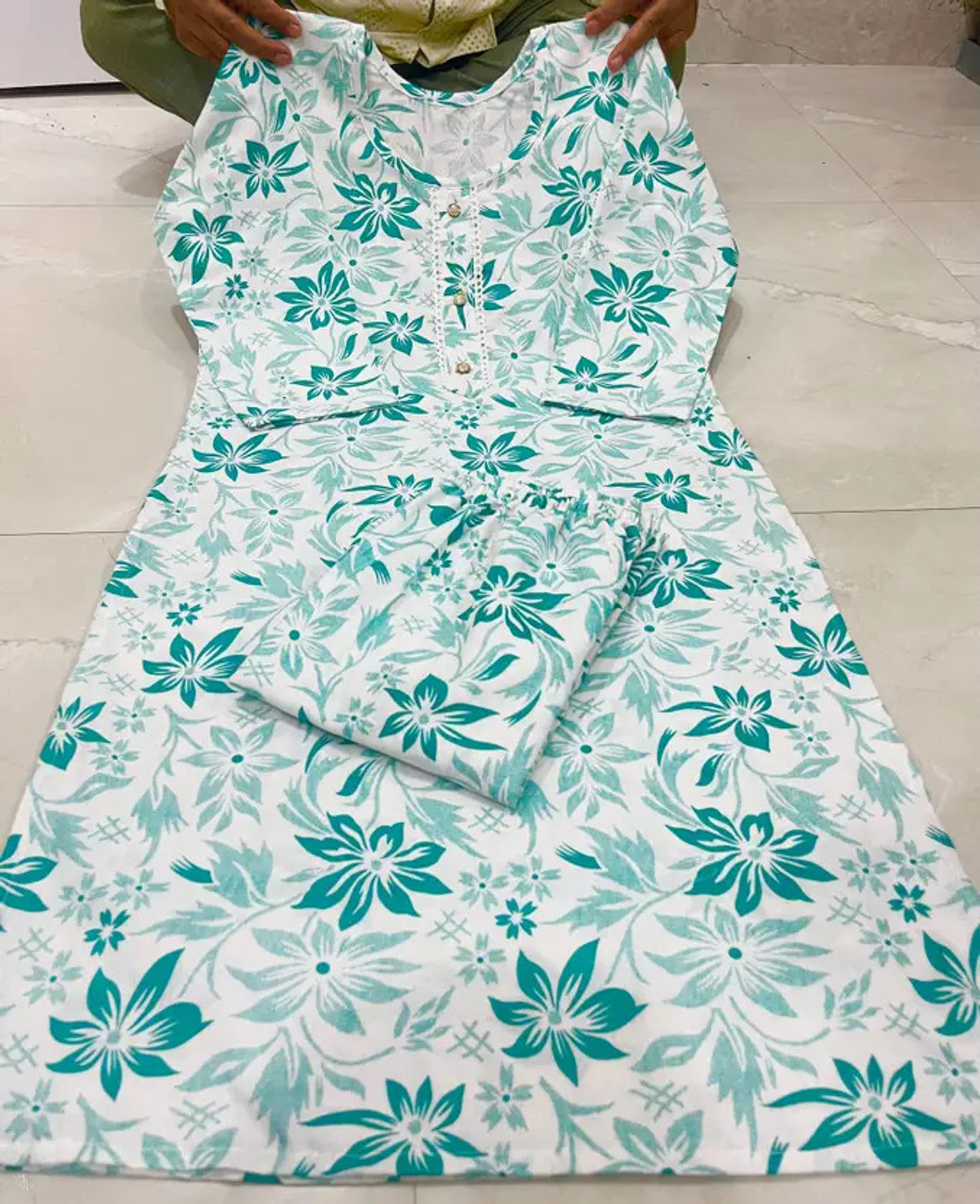 Image of Leafhandlooms Women Kurta and Pant Set
