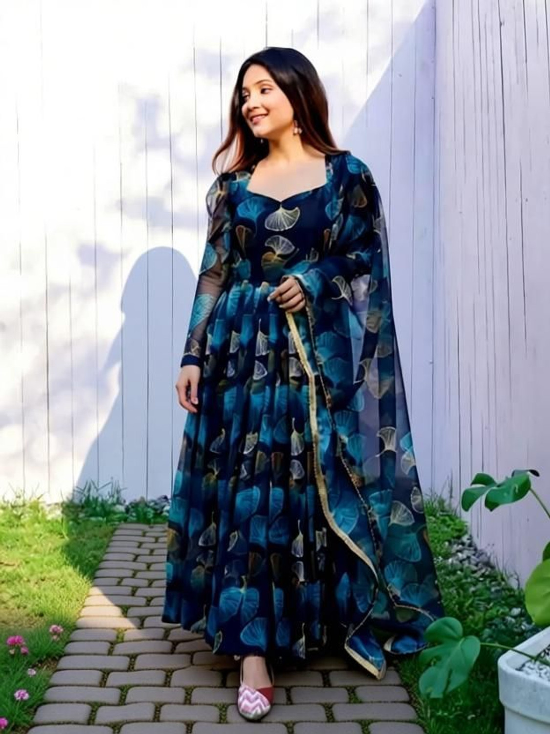 Image of SHISHKALA Women Kurta and Dupatta Set