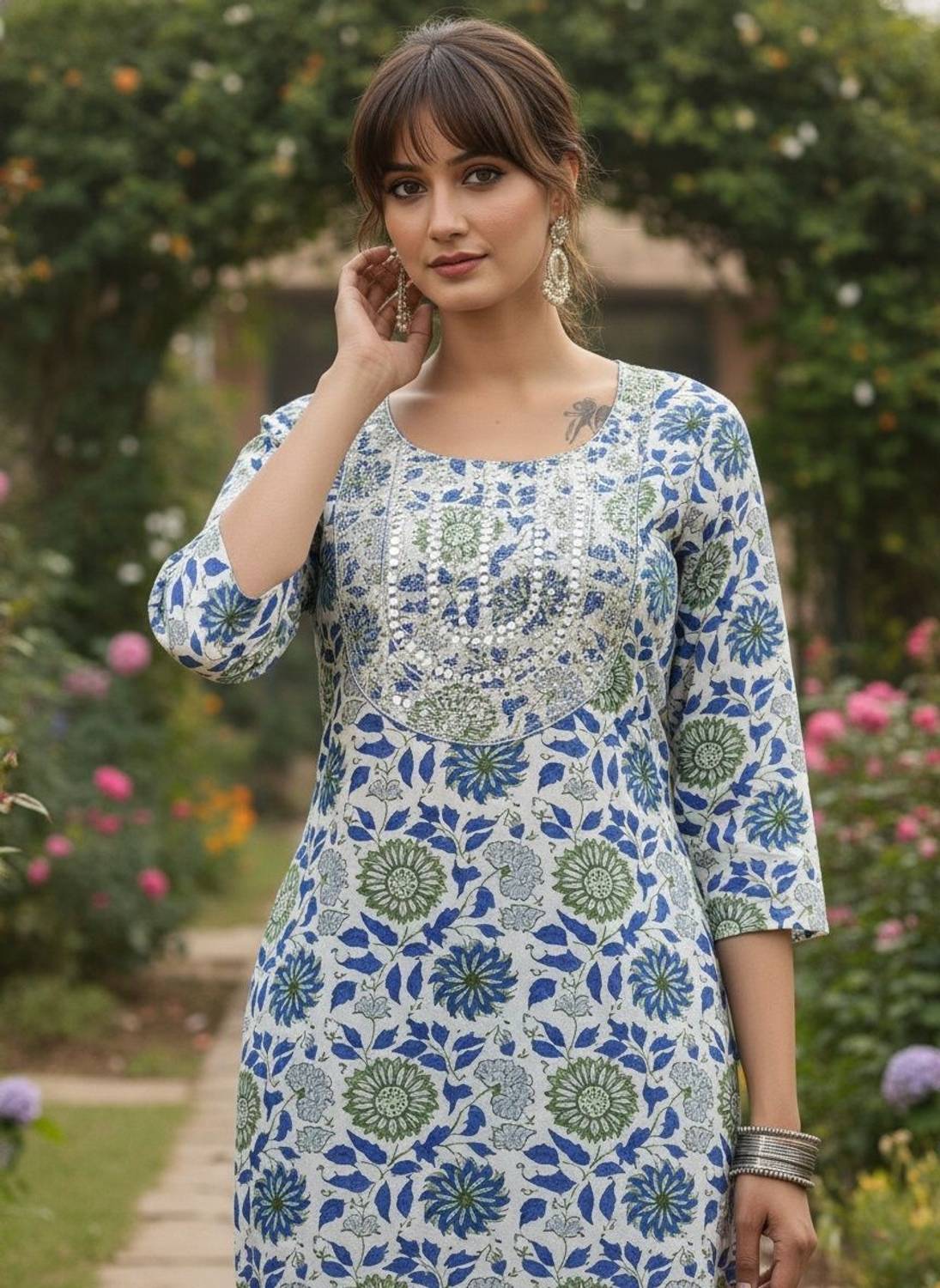 Surhi Women Embroidered Cotton Blend Straight Kurta (Multicolor)
