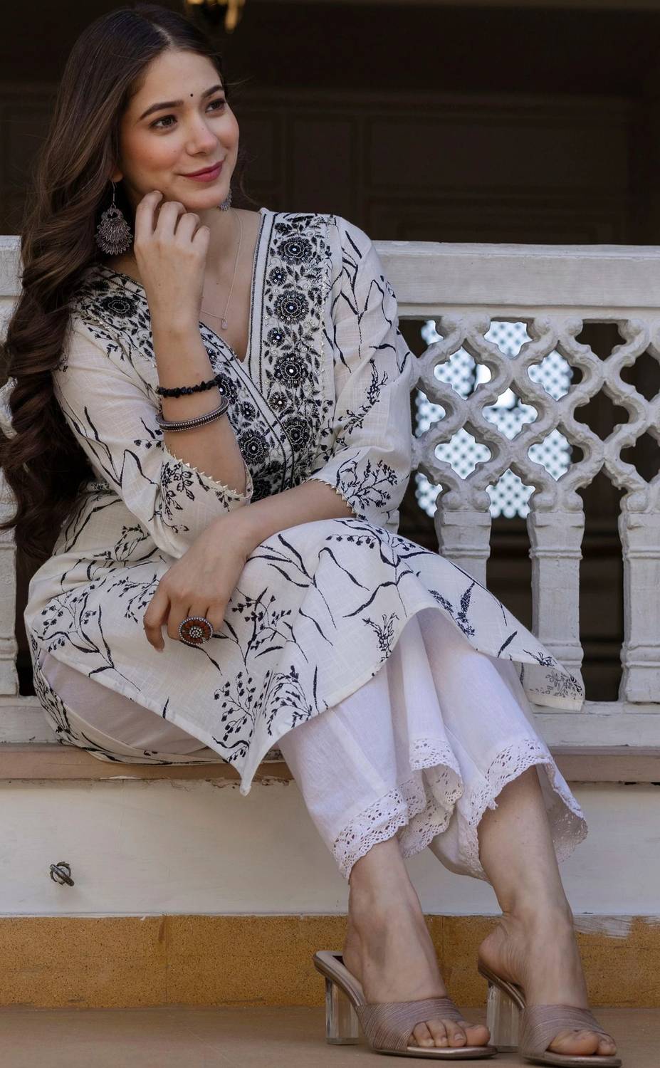 Surhi Women Embroidered Cotton Blend Straight Kurta (White)