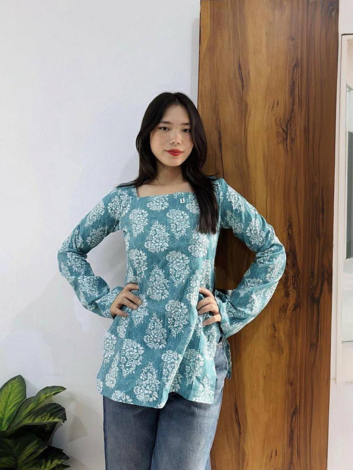 Aarohi Fashion Women Floral Print Straight Kurta