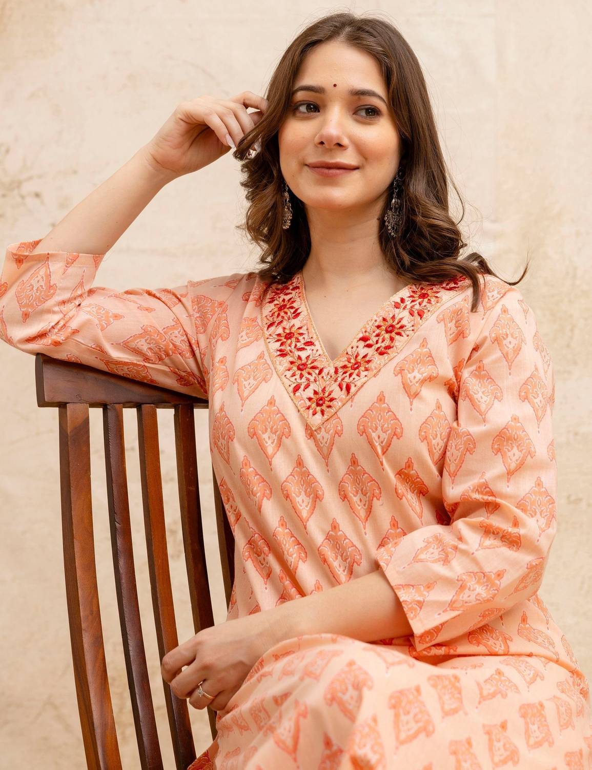 Surhi Women Embroidered Cotton Blend Straight Kurta (Multicolor)