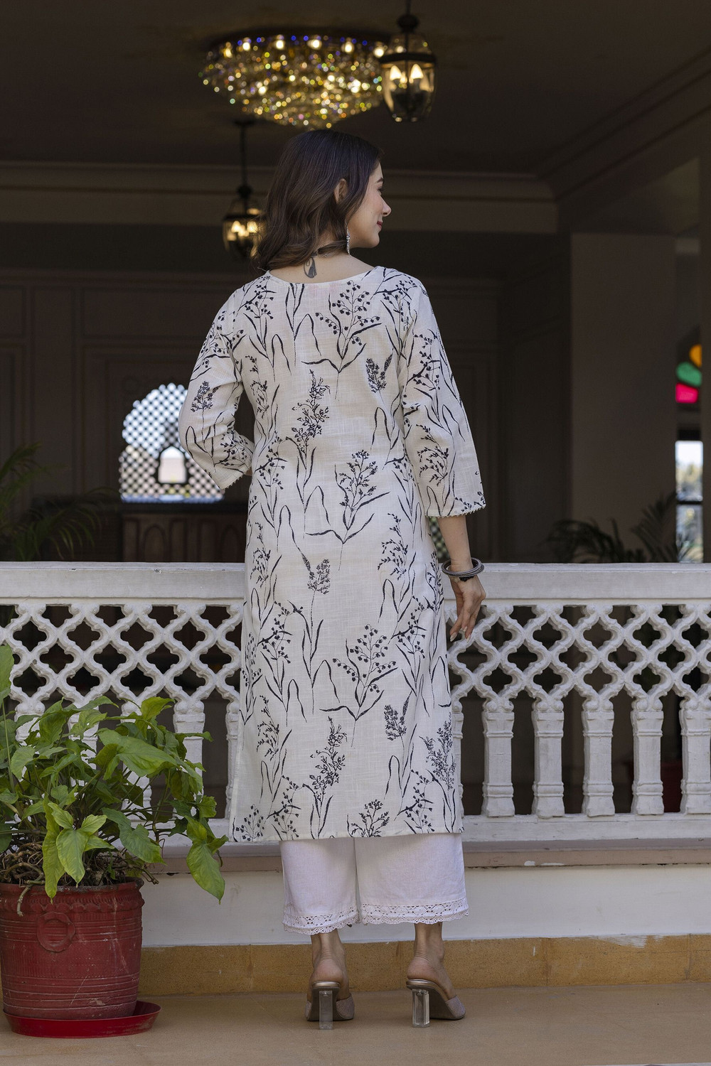 Image of Surhi Women Embroidered Straight Kurta