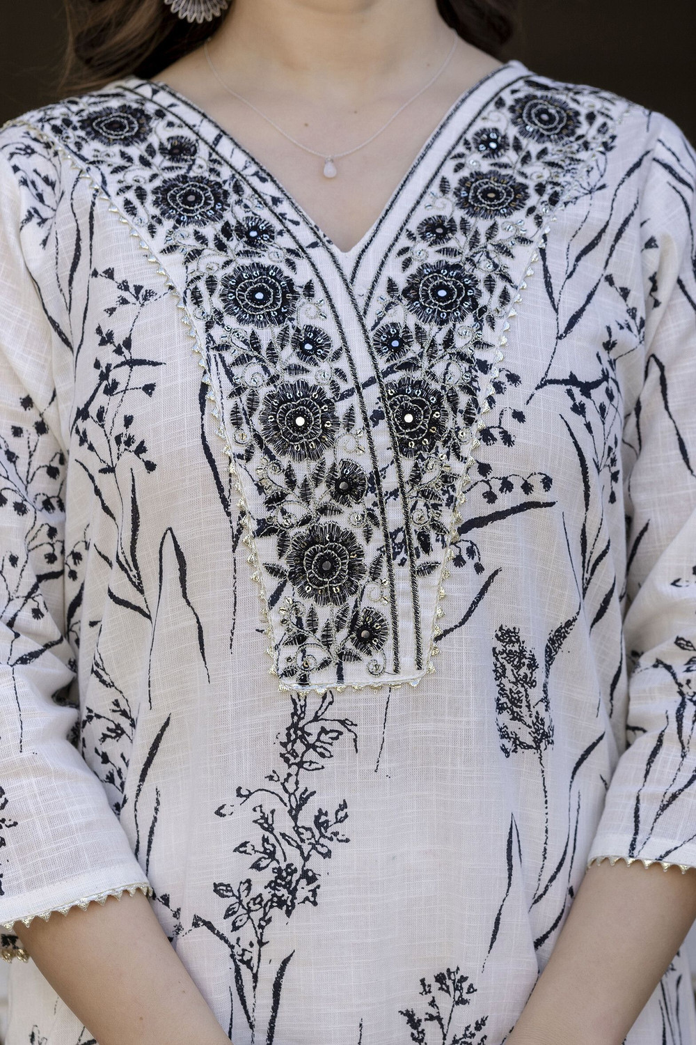Image of Surhi Women Embroidered Straight Kurta