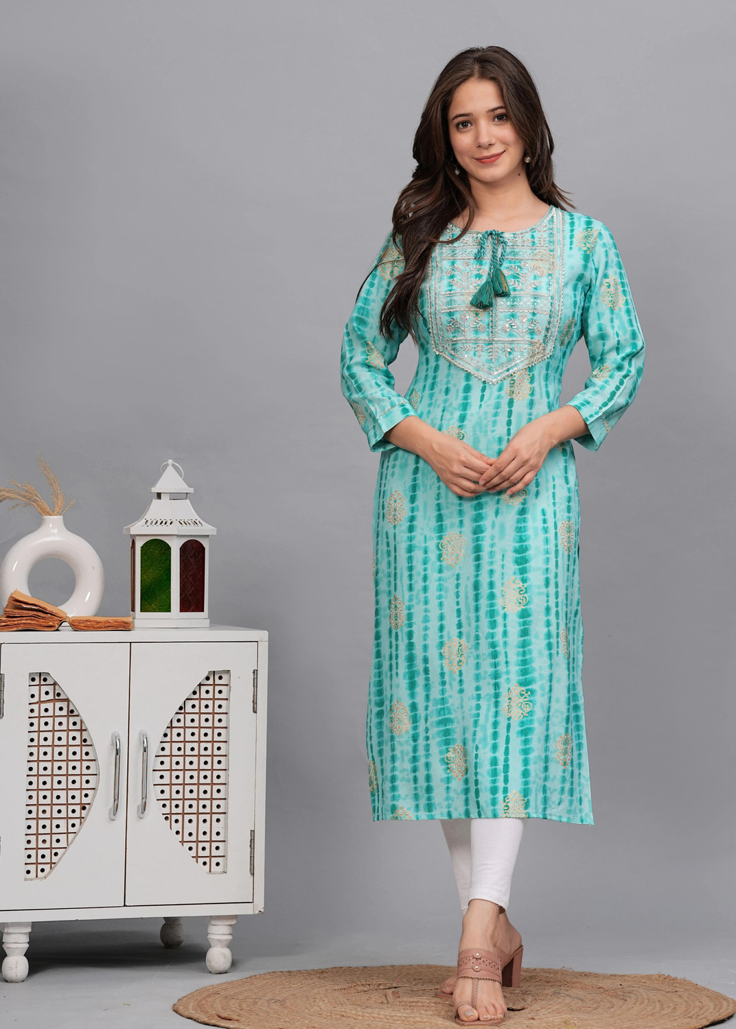Image of Anmi Embroidered Women Straight Kurta