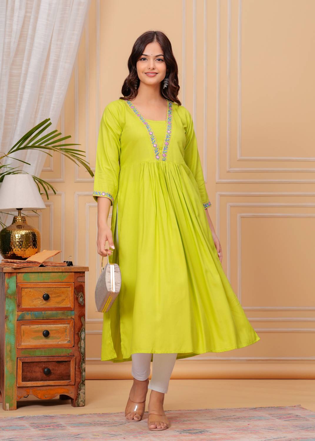 TANTANATAN Women Embroidered Viscose Rayon Straight Kurta (Green)