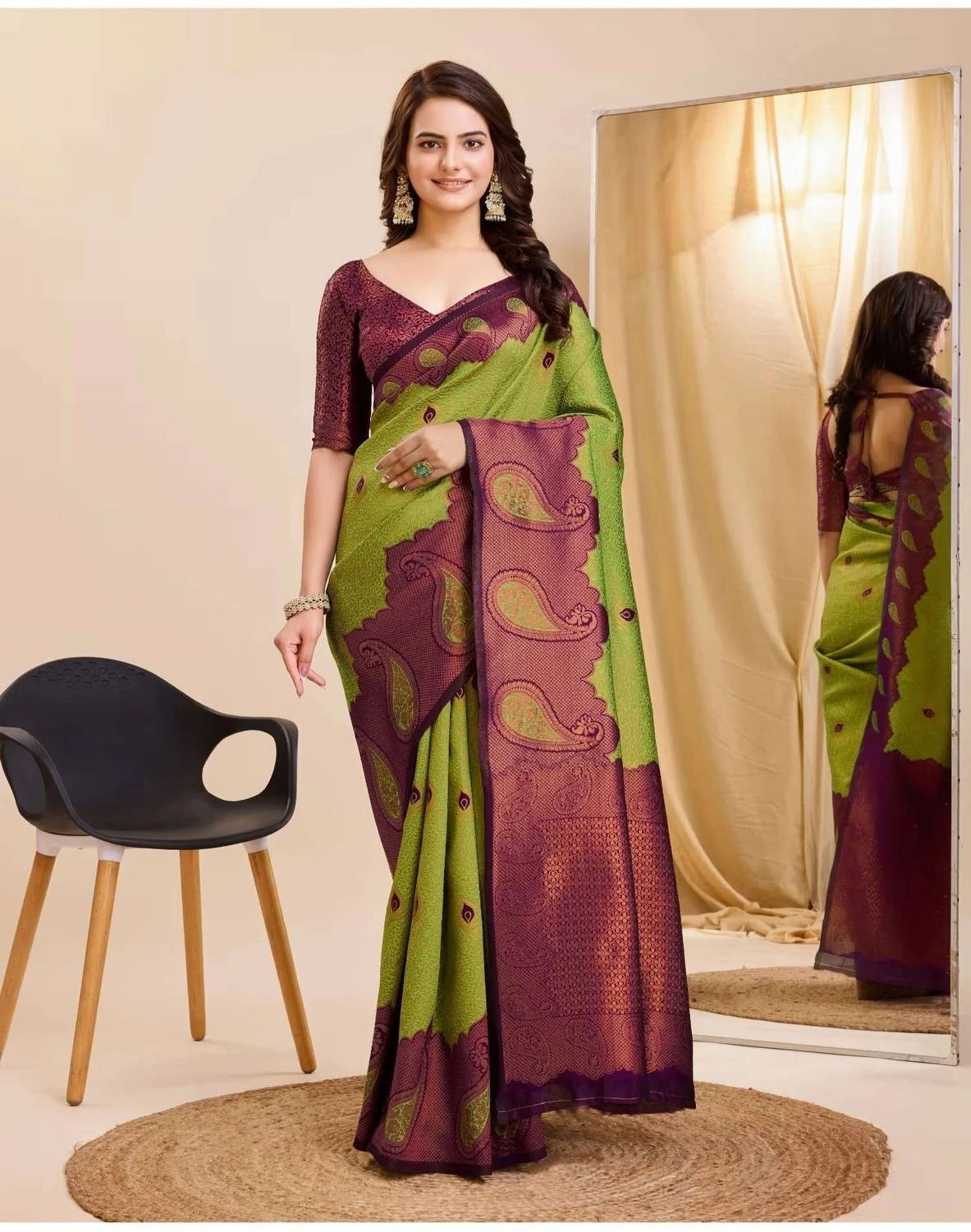 AVANTIKA FASHION Woven Kanjivaram Pure Silk, Art Silk Saree