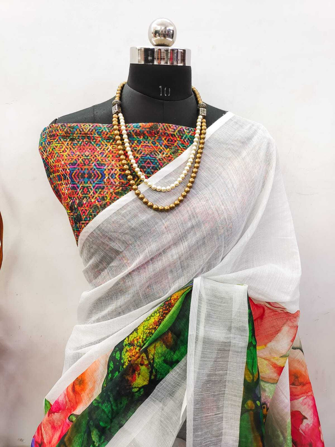 Image of AARAANA Woven, Self Design, Geometric Print Kanjivaram Linen Saree