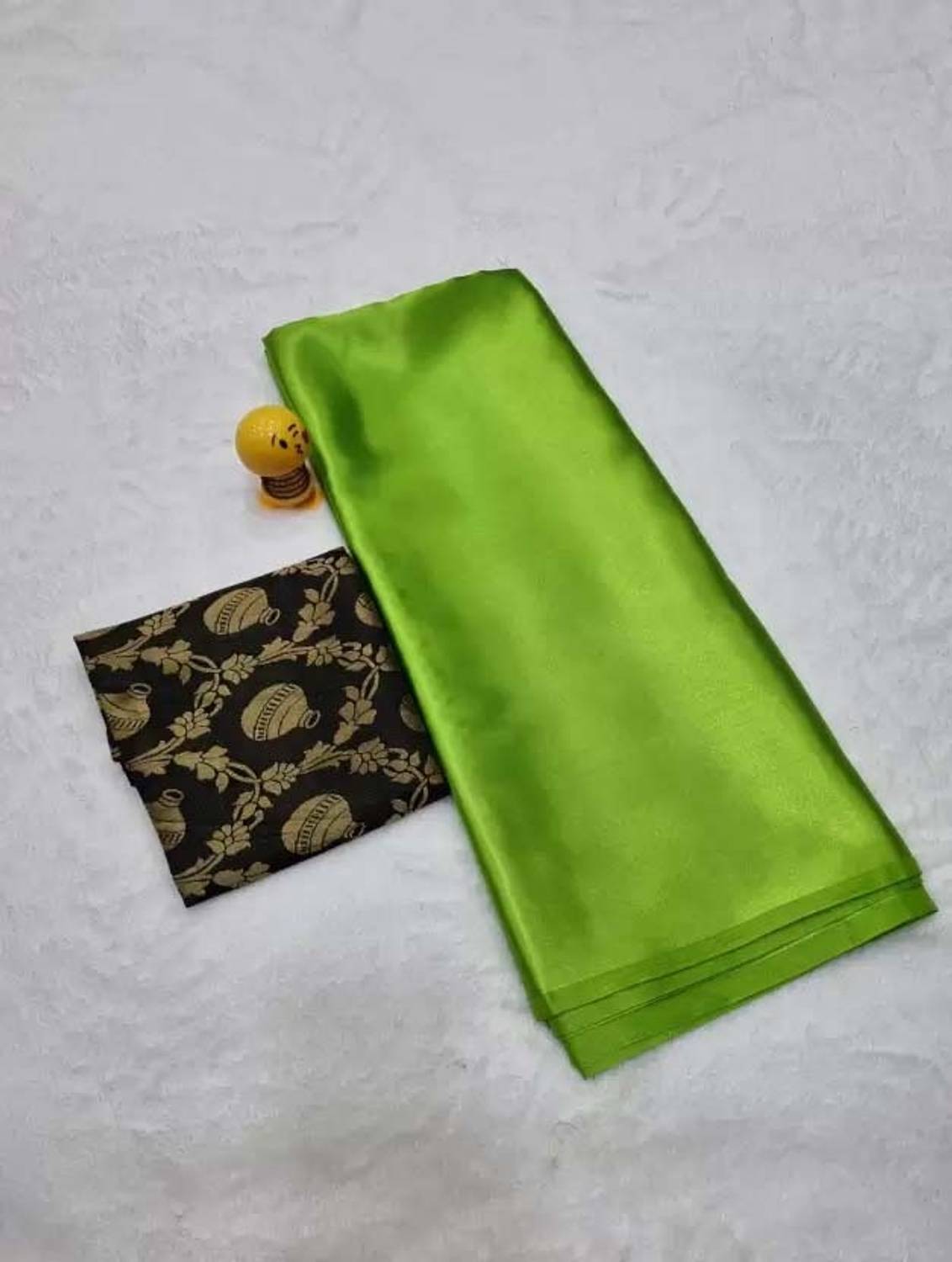 Shrilaxmisari Solid/Plain Bollywood Satin Saree