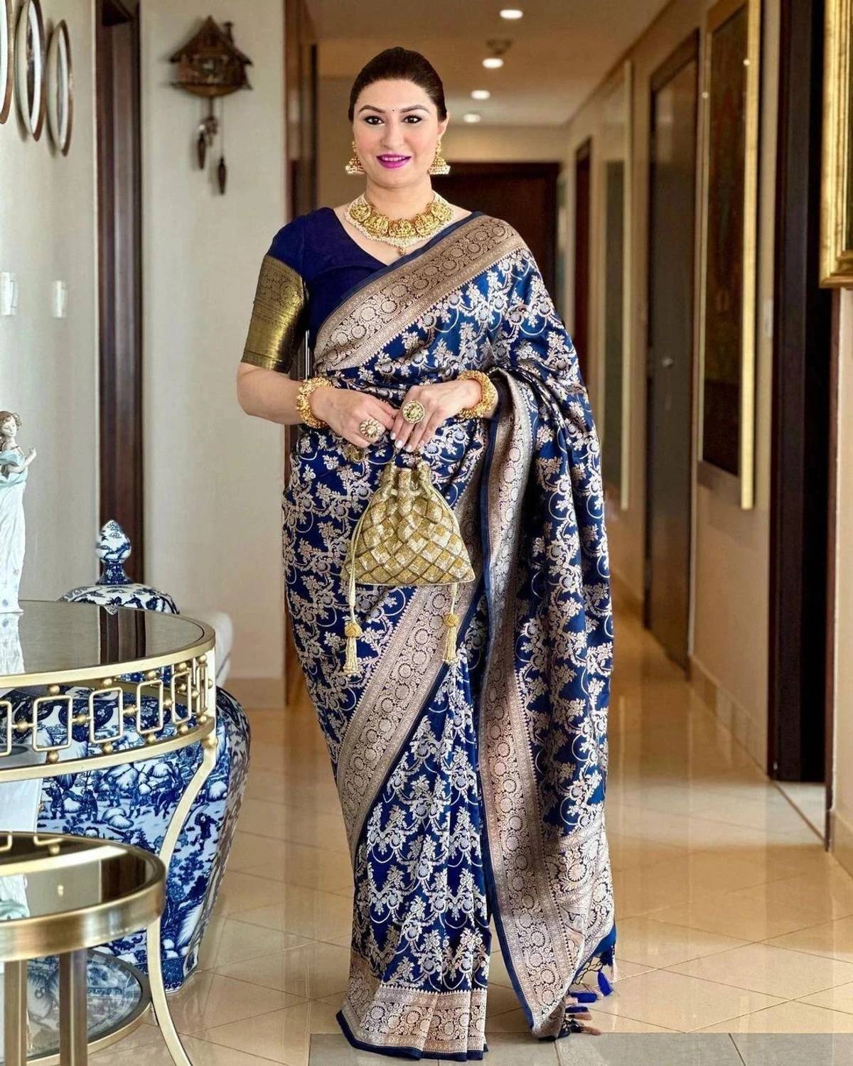 AVANTIKA FASHION Woven Kanjivaram Pure Silk, Art Silk Saree (Dark