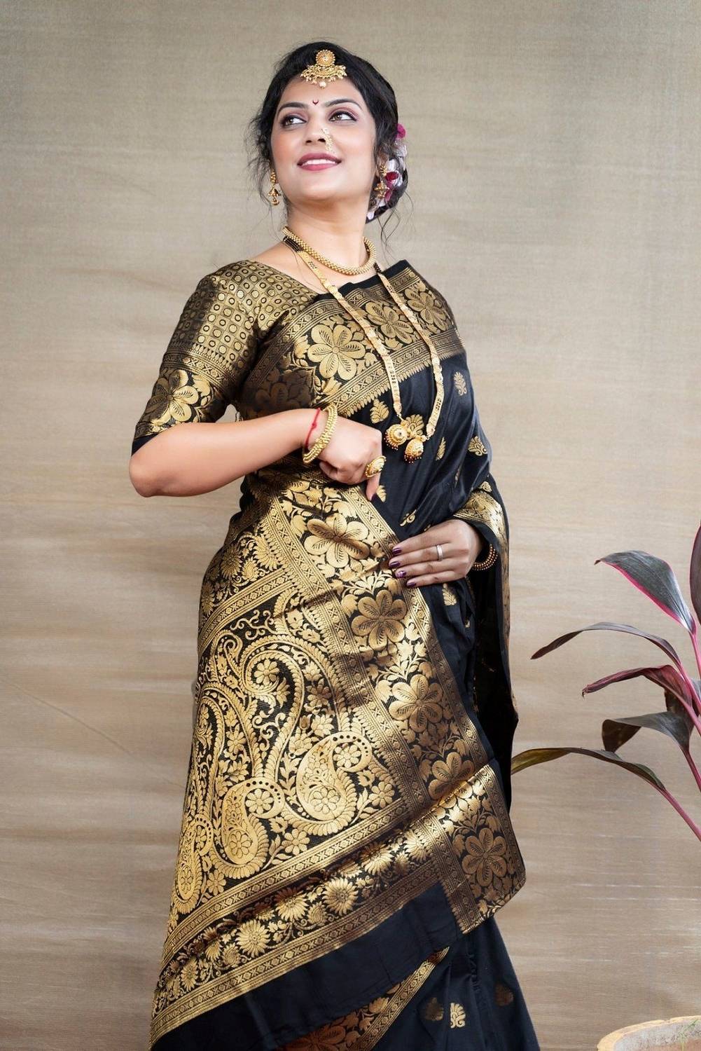 TIGERSNAKE Woven Kasavu Silk Blend Saree (Black)