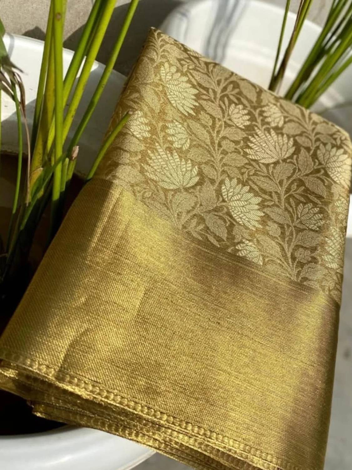 ALPENIKA Woven, Embellished Banarasi Tissue, Pure Silk Saree