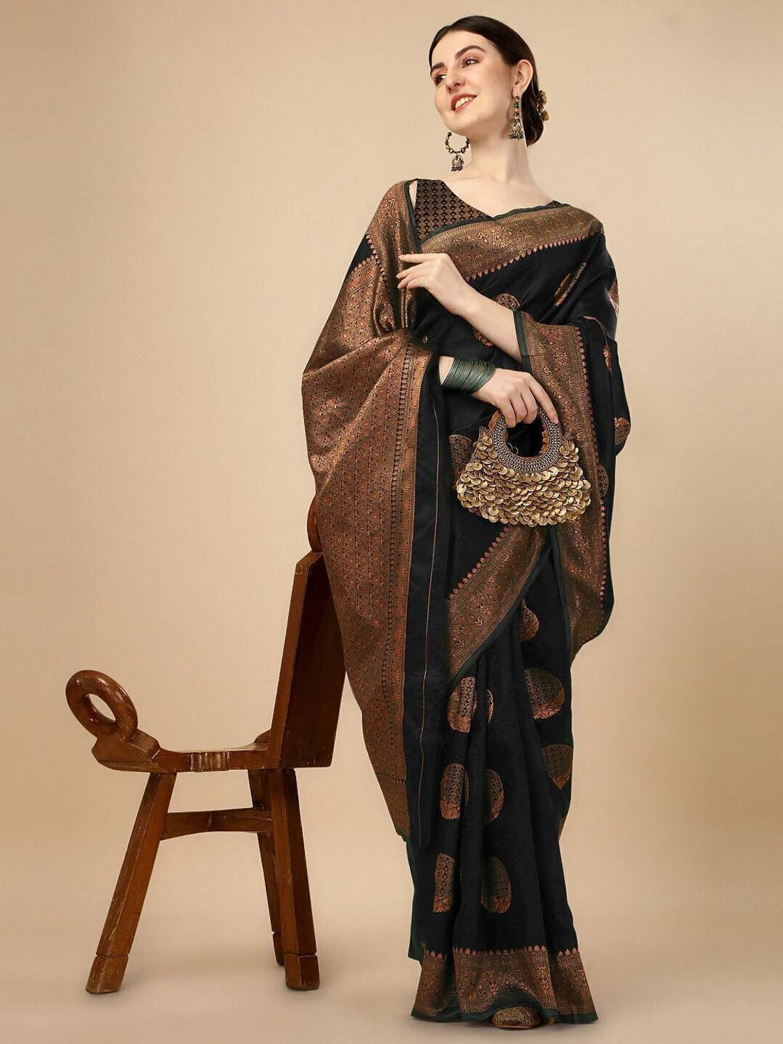 AVANTIKA FASHION Woven Kanjivaram Pure Silk, Art Silk Saree