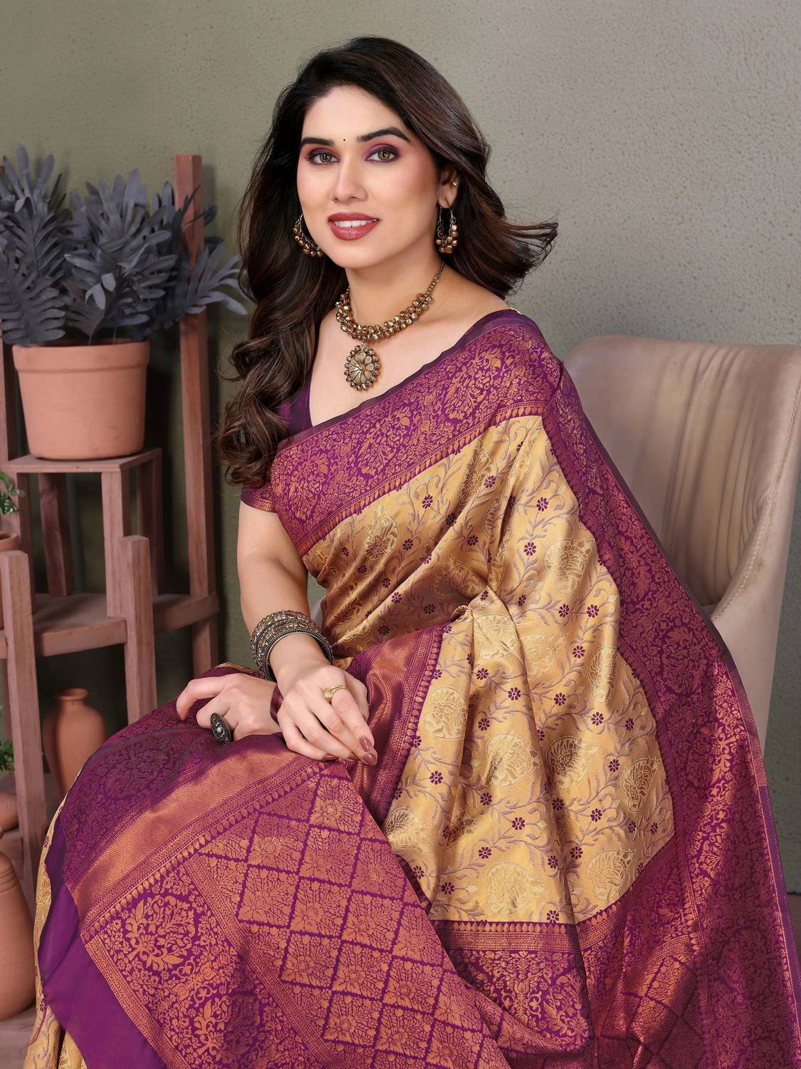 AVANTIKA FASHION Woven Kanjivaram Pure Silk, Art Silk Saree (Pink