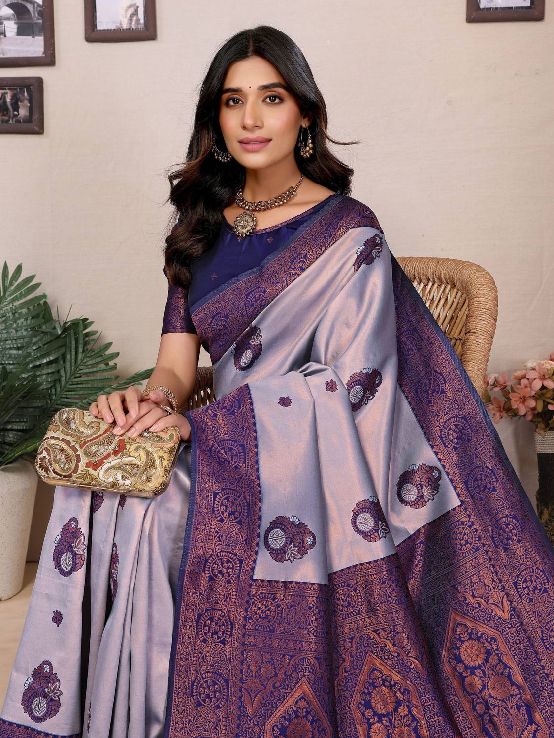 AVANTIKA FASHION Woven Kanjivaram Pure Silk, Art Silk Saree (Dark