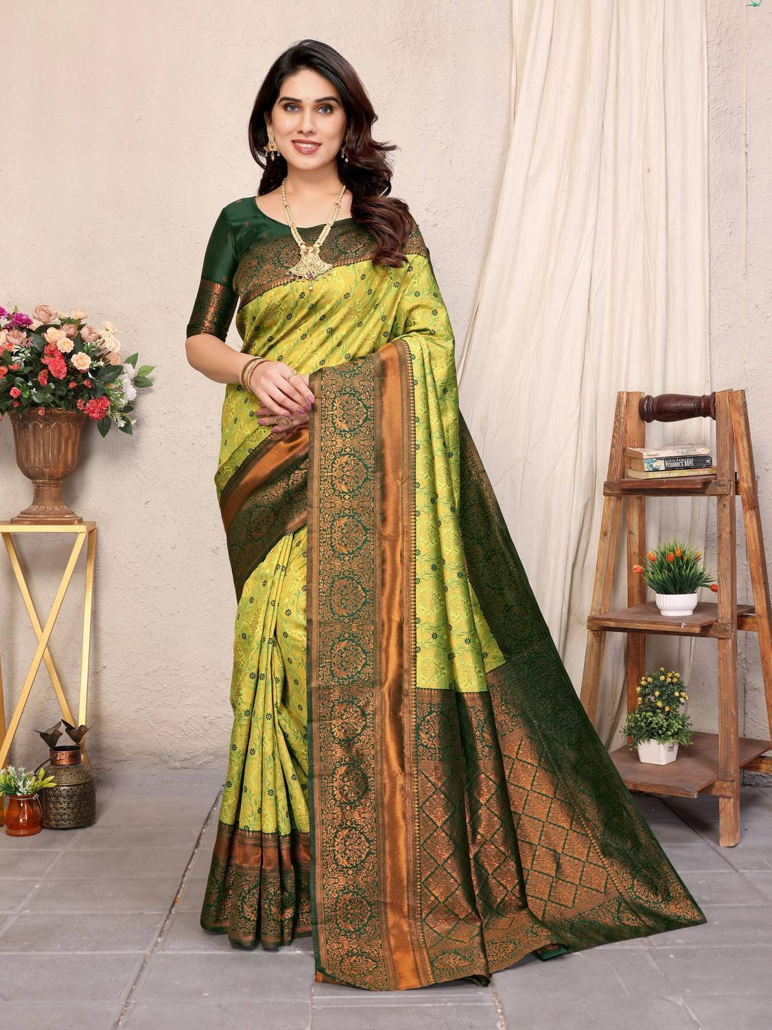 AVANTIKA FASHION Woven Kanjivaram Pure Silk, Art Silk Saree (Ligh