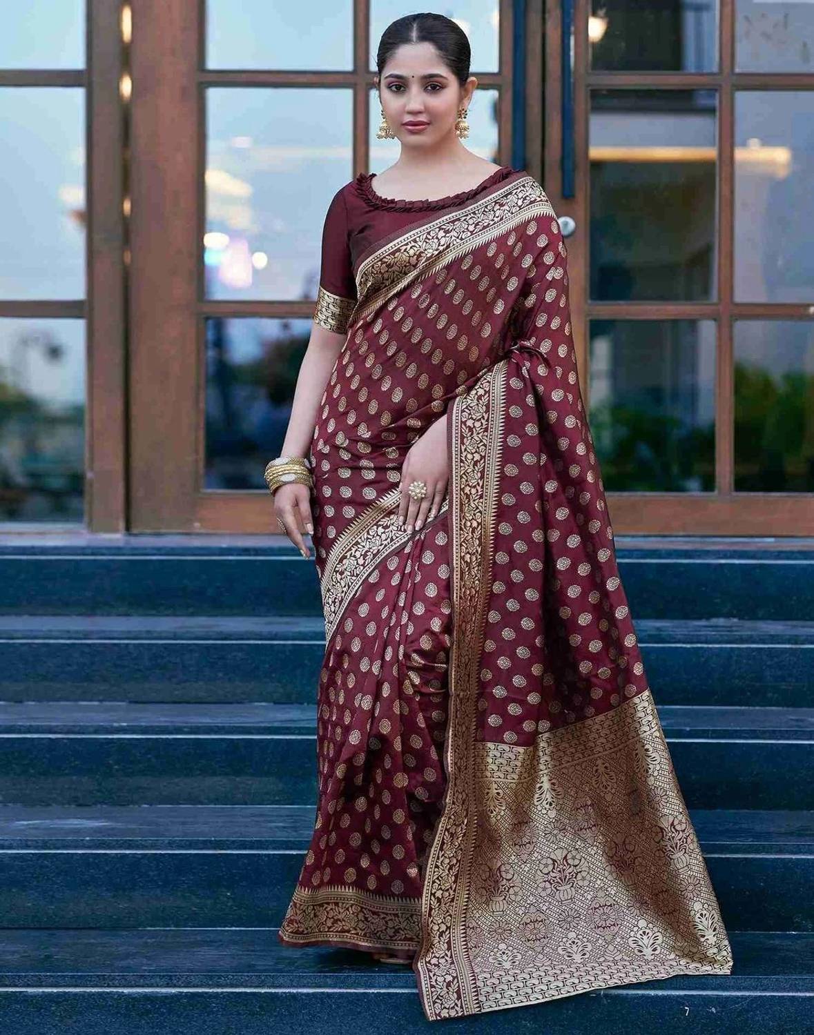TIGERSNAKE Woven Kasavu Silk Blend Saree (Maroon)