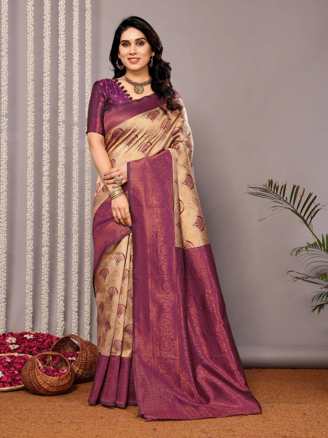 AVANTIKA FASHION Woven Kanjivaram Pure Silk, Art Silk Saree (Crea