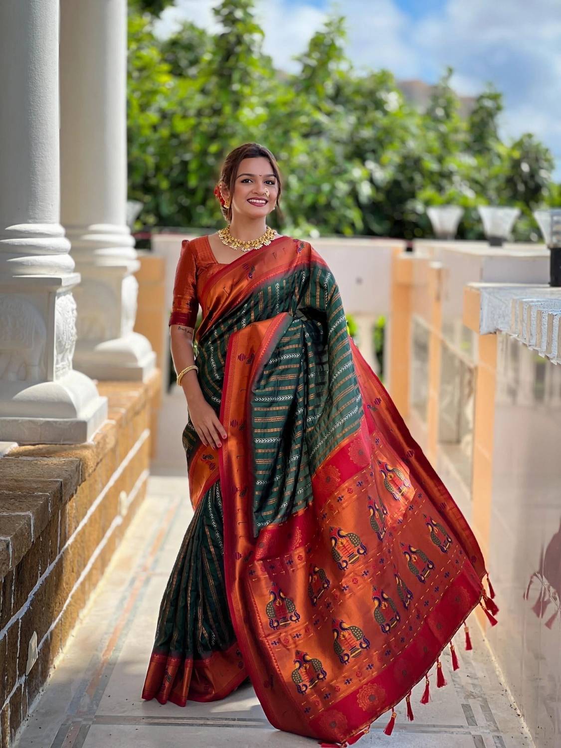 AVANTIKA FASHION Woven Kanjivaram Pure Silk, Art Silk Saree (Gree