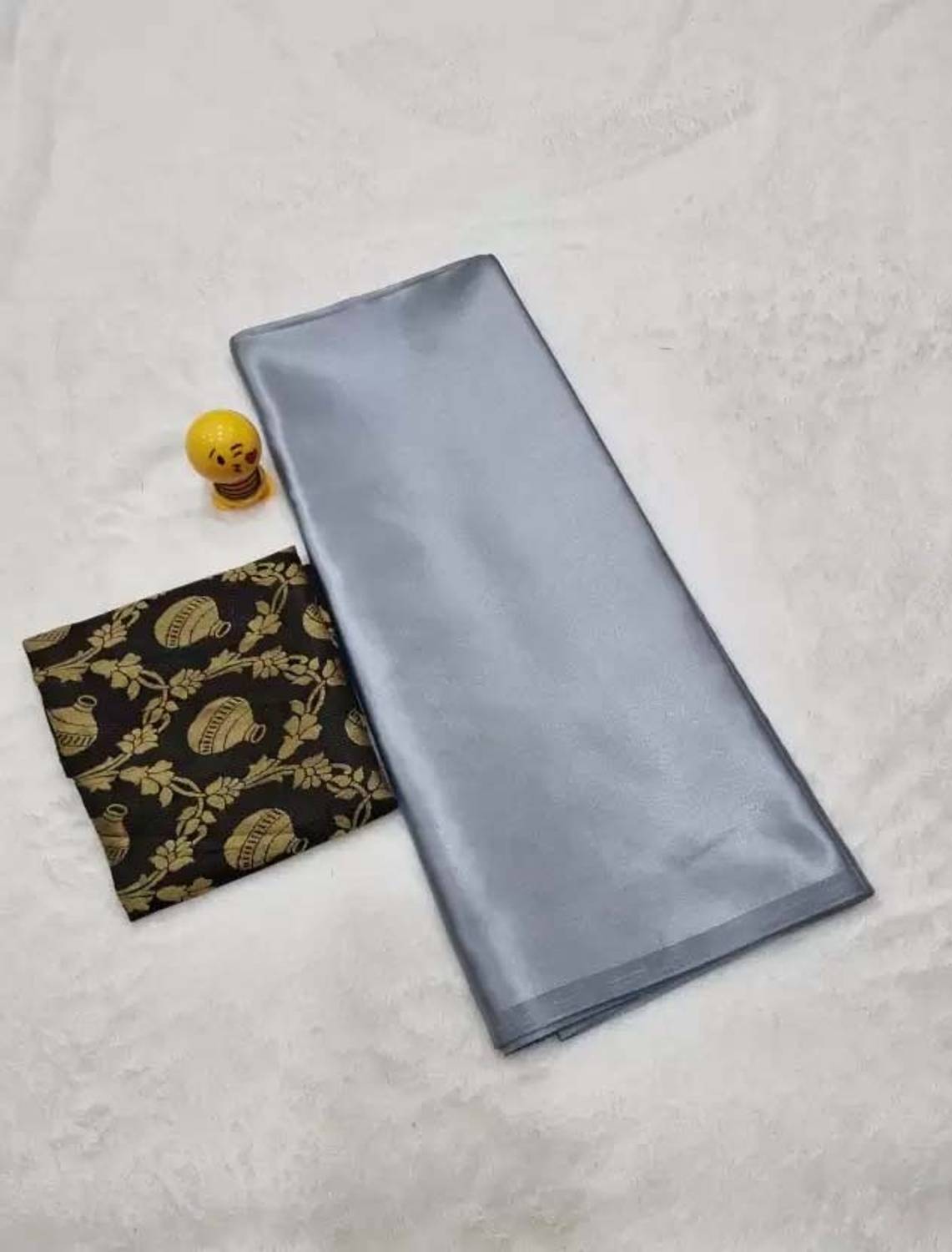 Shrilaxmisari Solid/Plain Bollywood Satin Saree